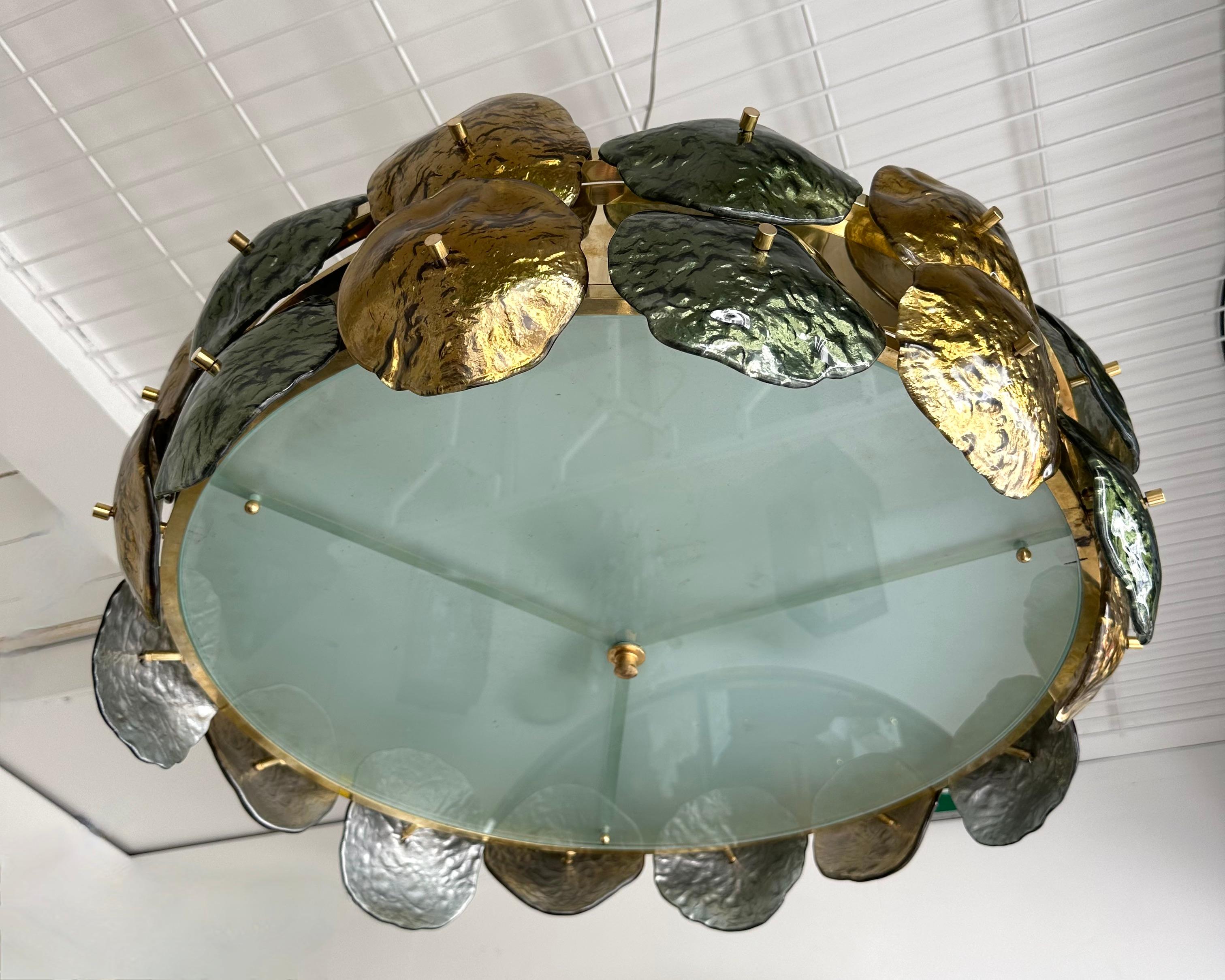 Lampadario Ninfea Contemporary Ottone e Vetro di Murano , Italia In condizioni buone in vendita a SAINT-OUEN, FR