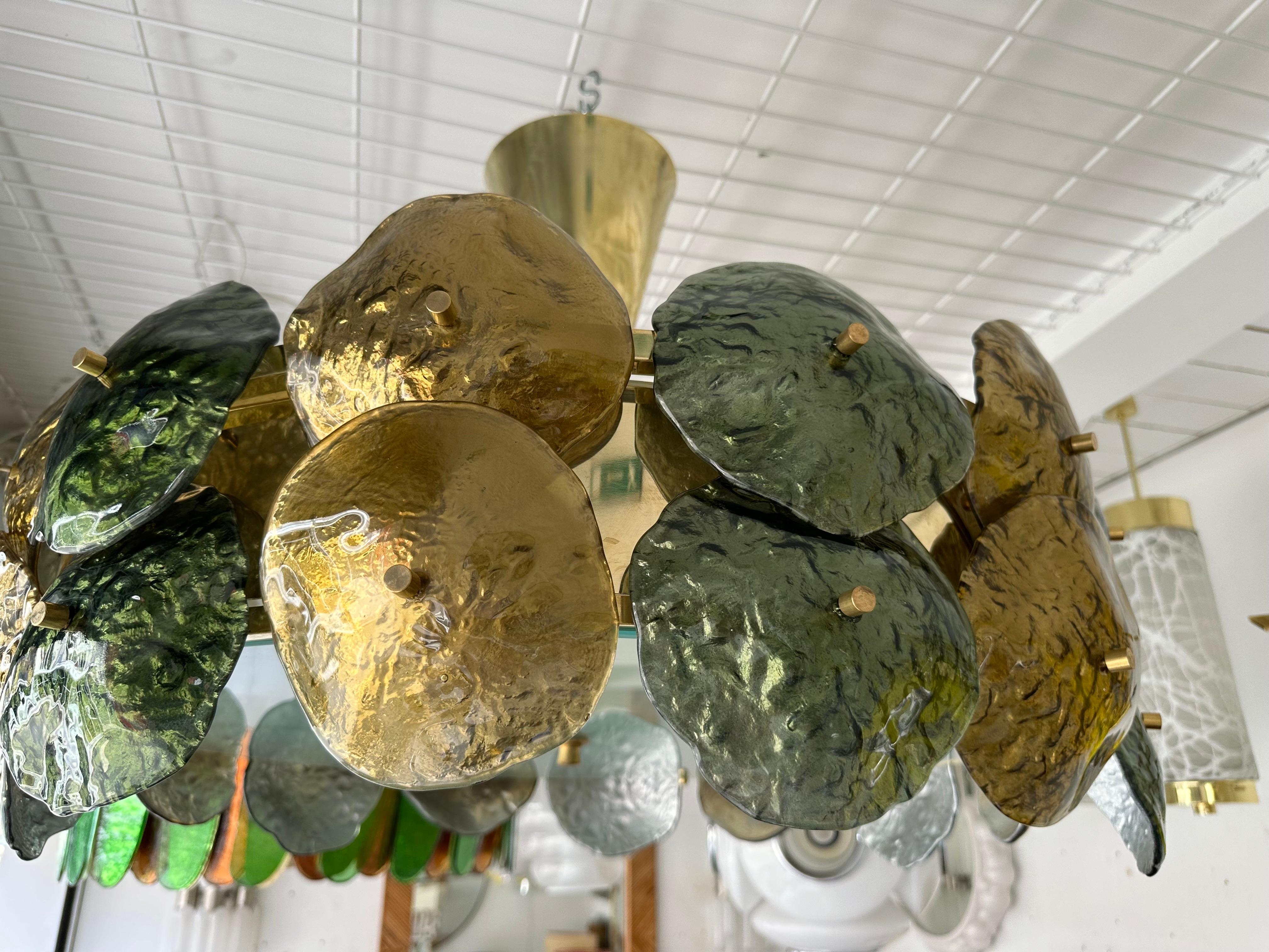 XXI secolo e contemporaneo Lampadario Ninfea Contemporary Ottone e Vetro di Murano , Italia in vendita