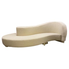 Contemporary Wave Curved "Borne" Sofa in White boucle Fabric, Italy