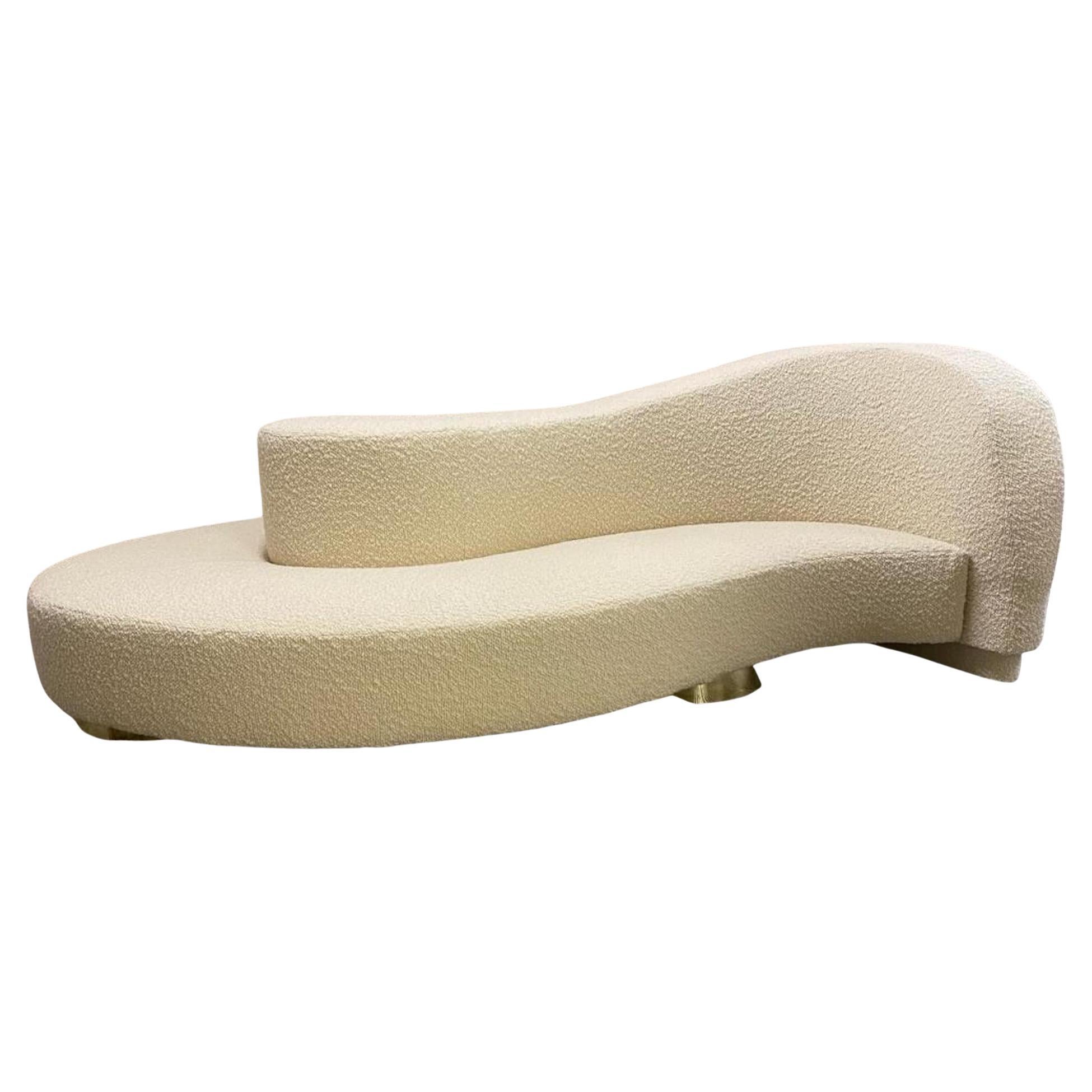 Contemporary Wave Curved "Borne" Sofa in White boucle Fabric, Italy For Sale