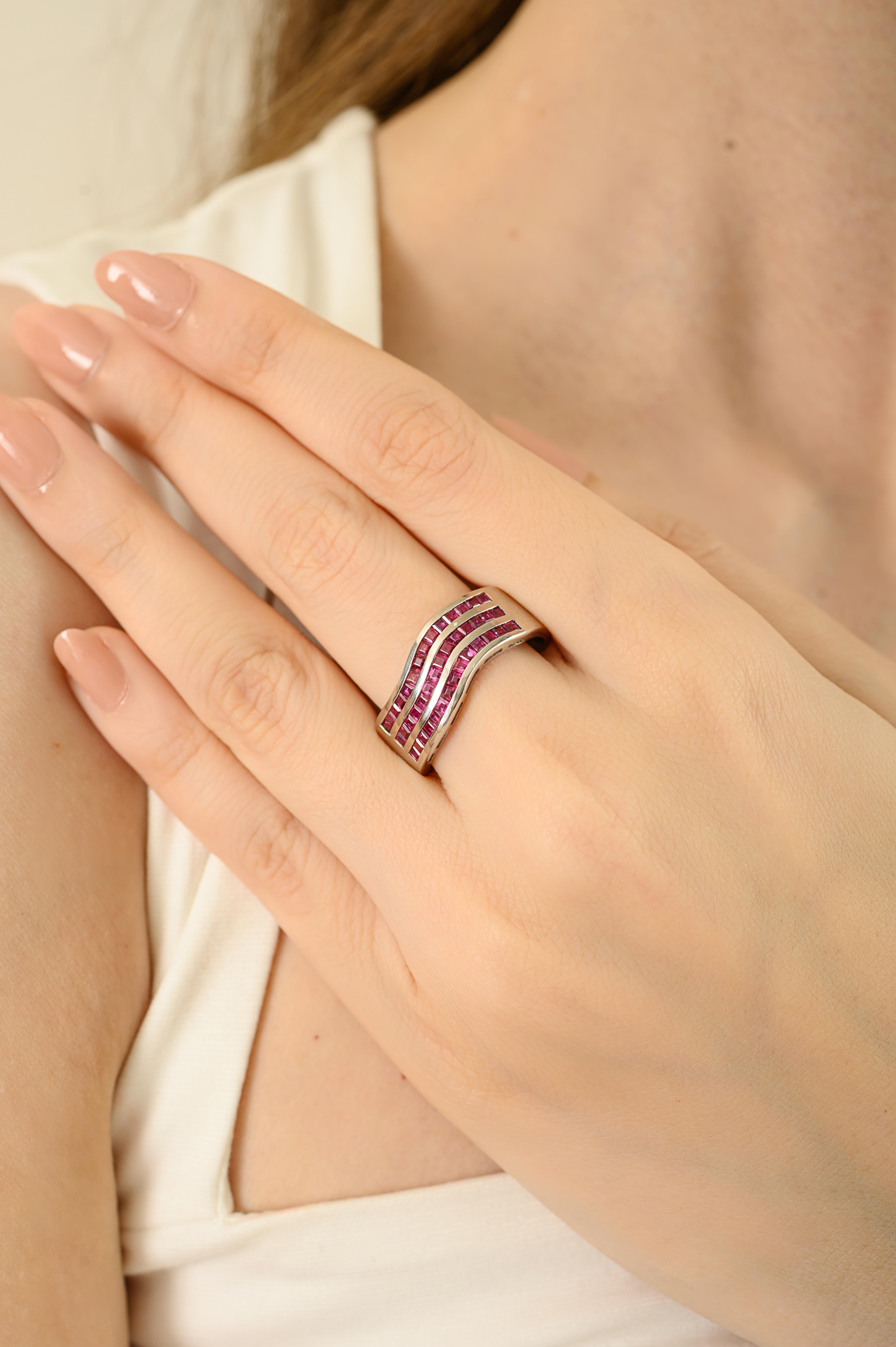 in vendita:  Anello a fascia con incastonatura di rubini naturali a onda contemporanea da 2,02 carati, in argento massiccio 925 4