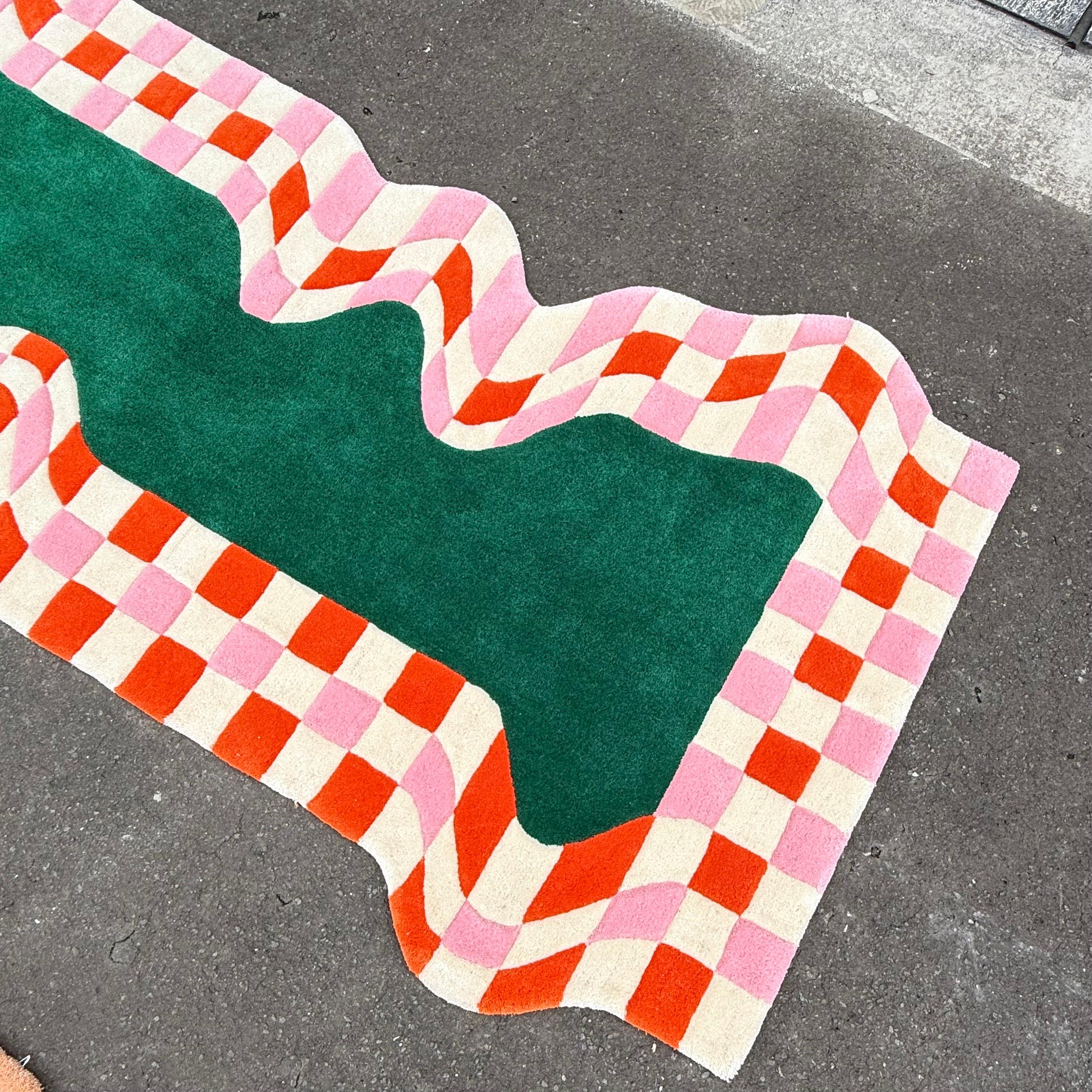 Contemporary Wavy Checkered Rug in Red, Pink & Green Hand-Tufted Wool In New Condition For Sale In Jakarta Selatan, ID