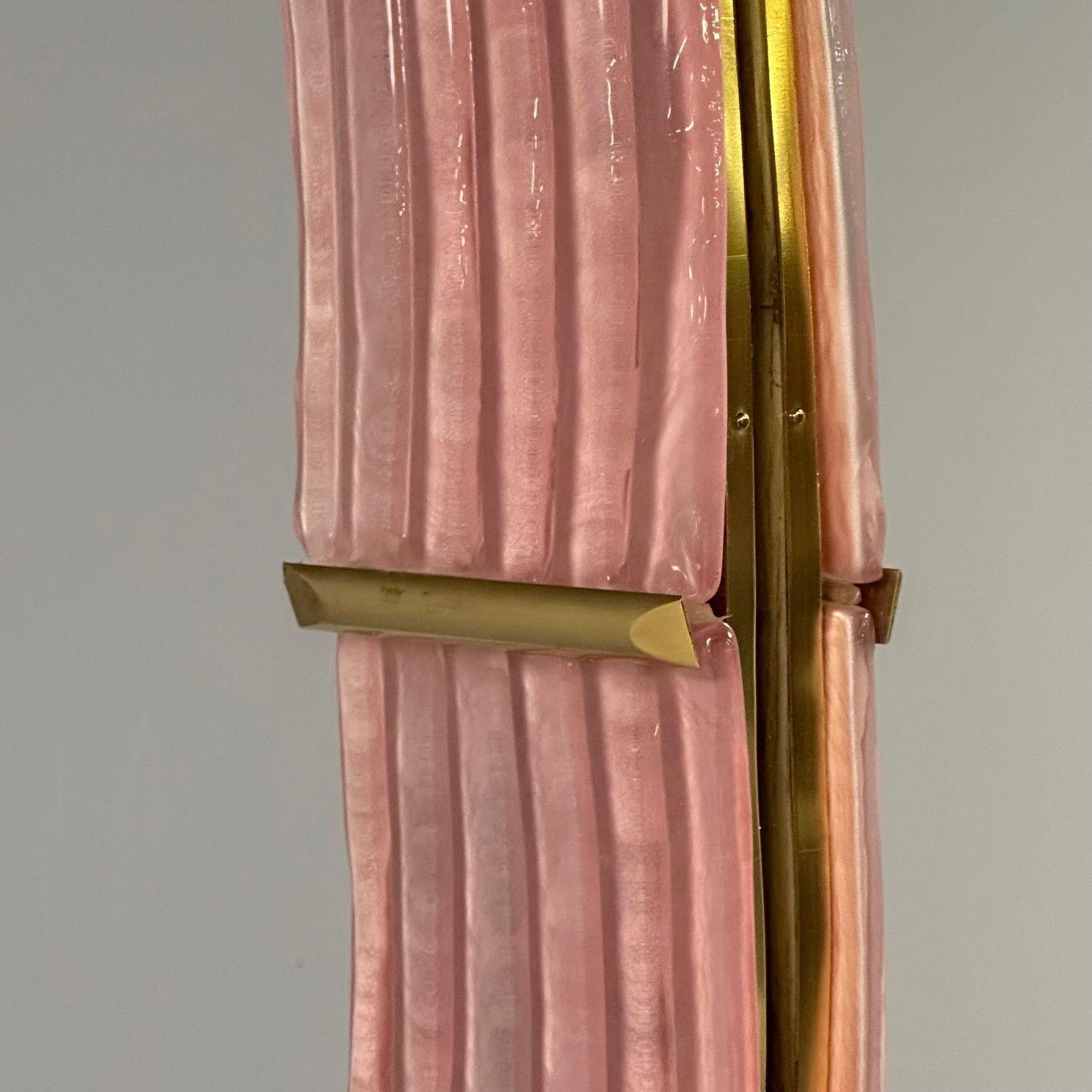 Miroirs muraux contemporains, ondulés, en verre de Murano rose, laiton, Italie, 2023. en vente 4