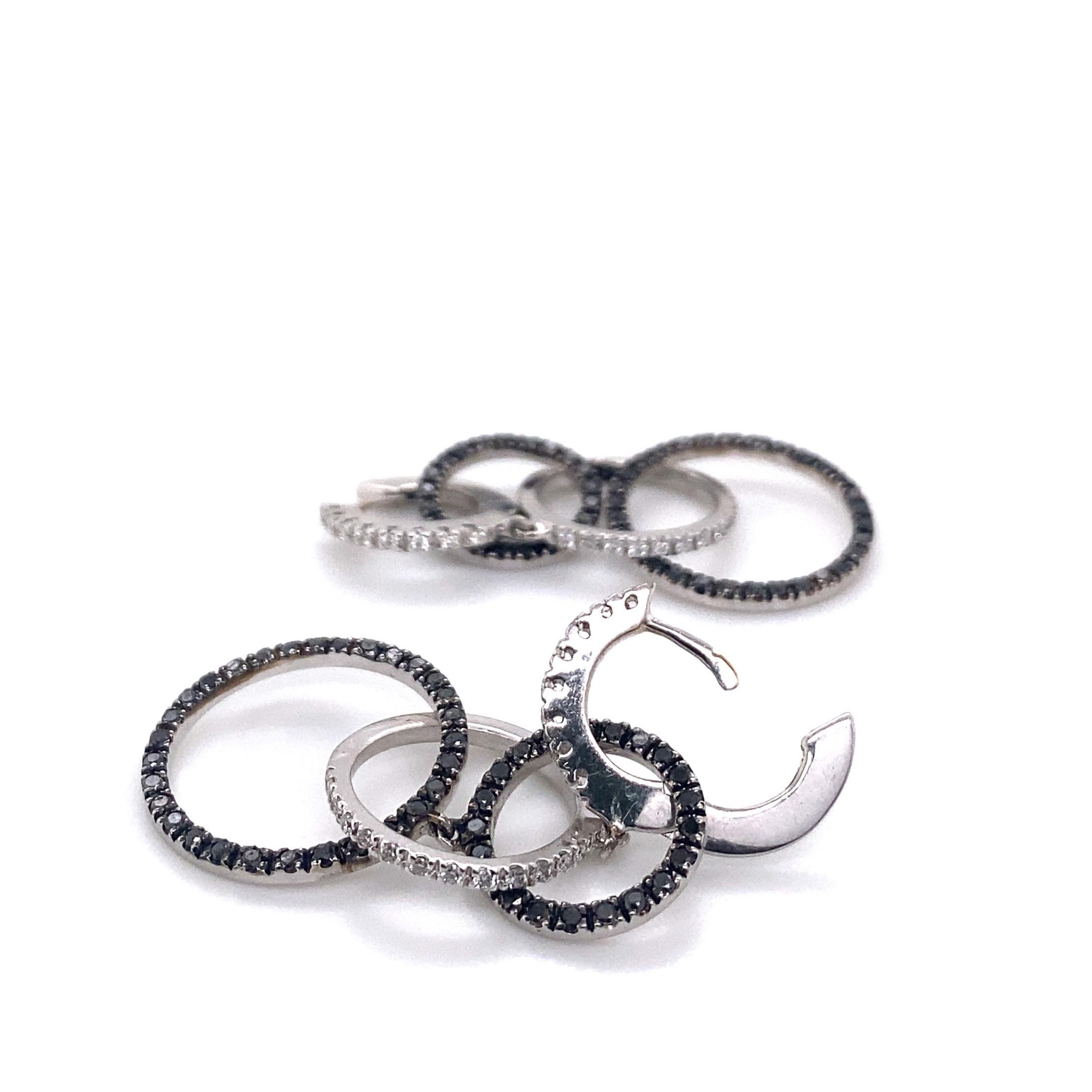 Taille ronde Boucles d'oreilles pendantes contemporaines en or 18 carats et diamants blancs et noirs G VS en vente