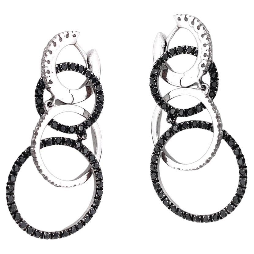 Boucles d'oreilles pendantes contemporaines en or 18 carats et diamants blancs et noirs G VS