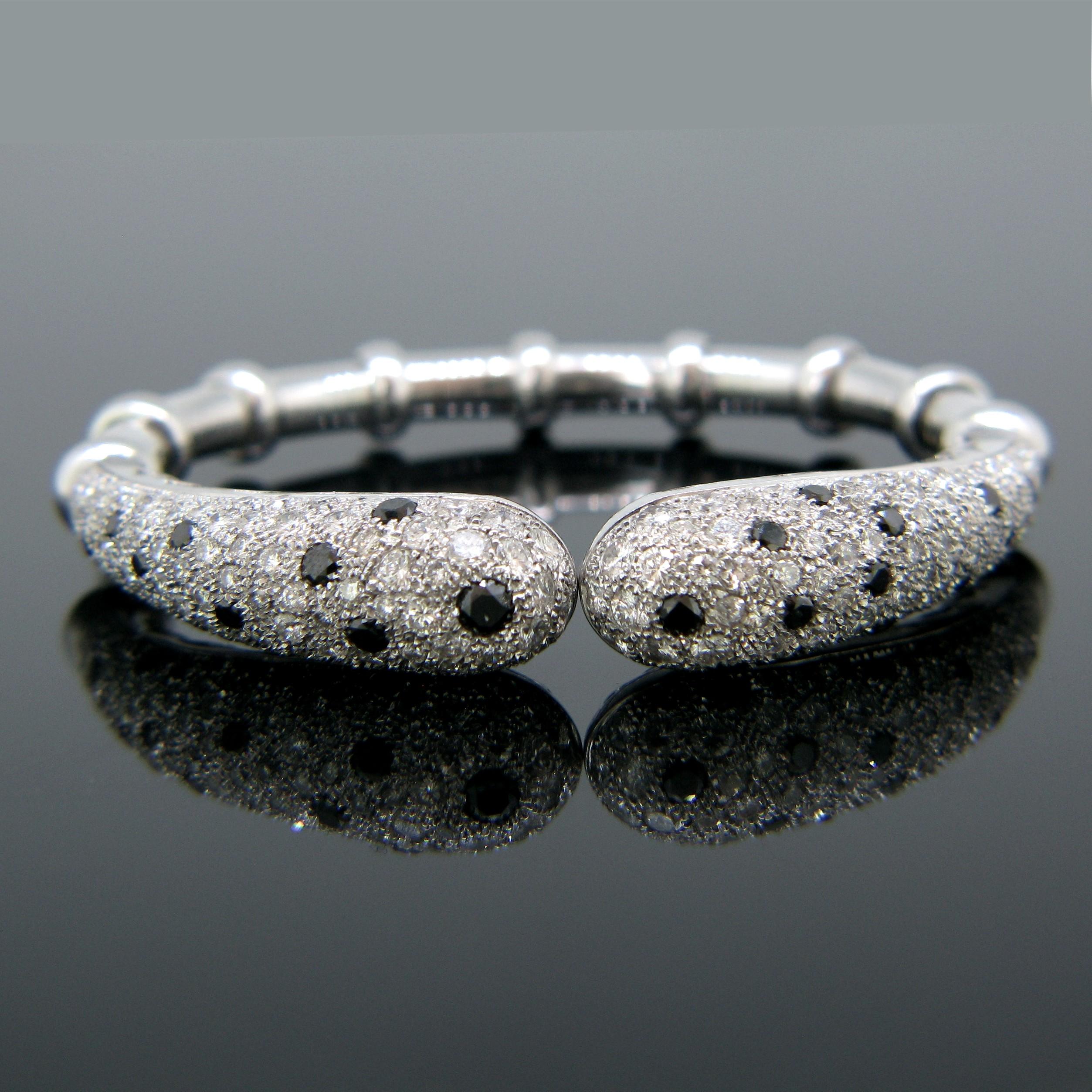 Contemporary White and Black Diamonds White Gold Bracelet Bangle In Excellent Condition In London, GB
