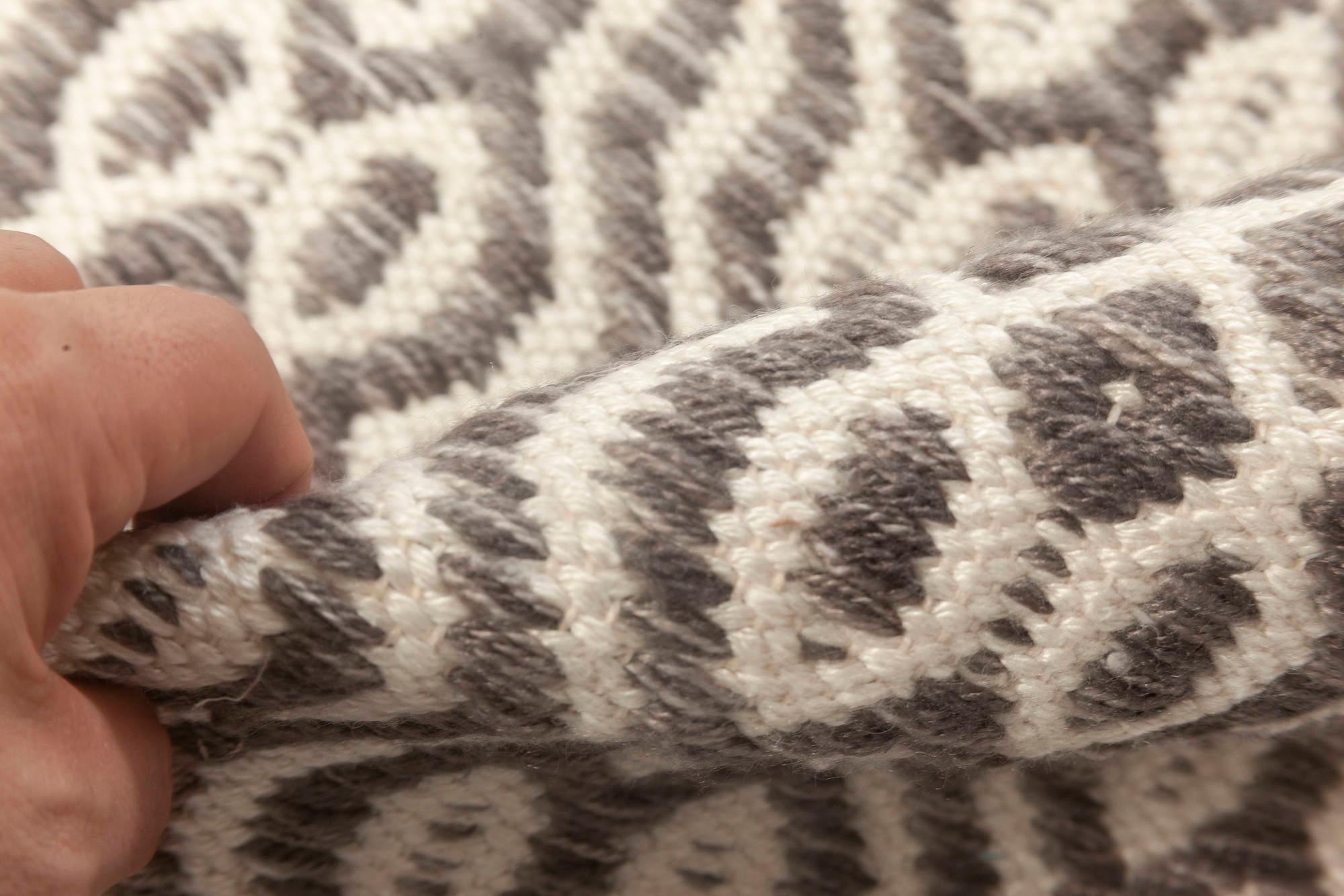 Contemporary White and Gray Flat-Weave Wool Rug von Doris Leslie Blau
Größe: 12'0