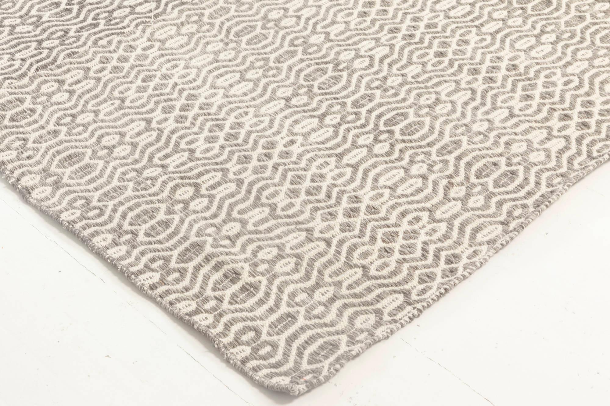 Contemporary White and Gray Flat-Weave Wool Rug by Doris Leslie Blau For Sale 3