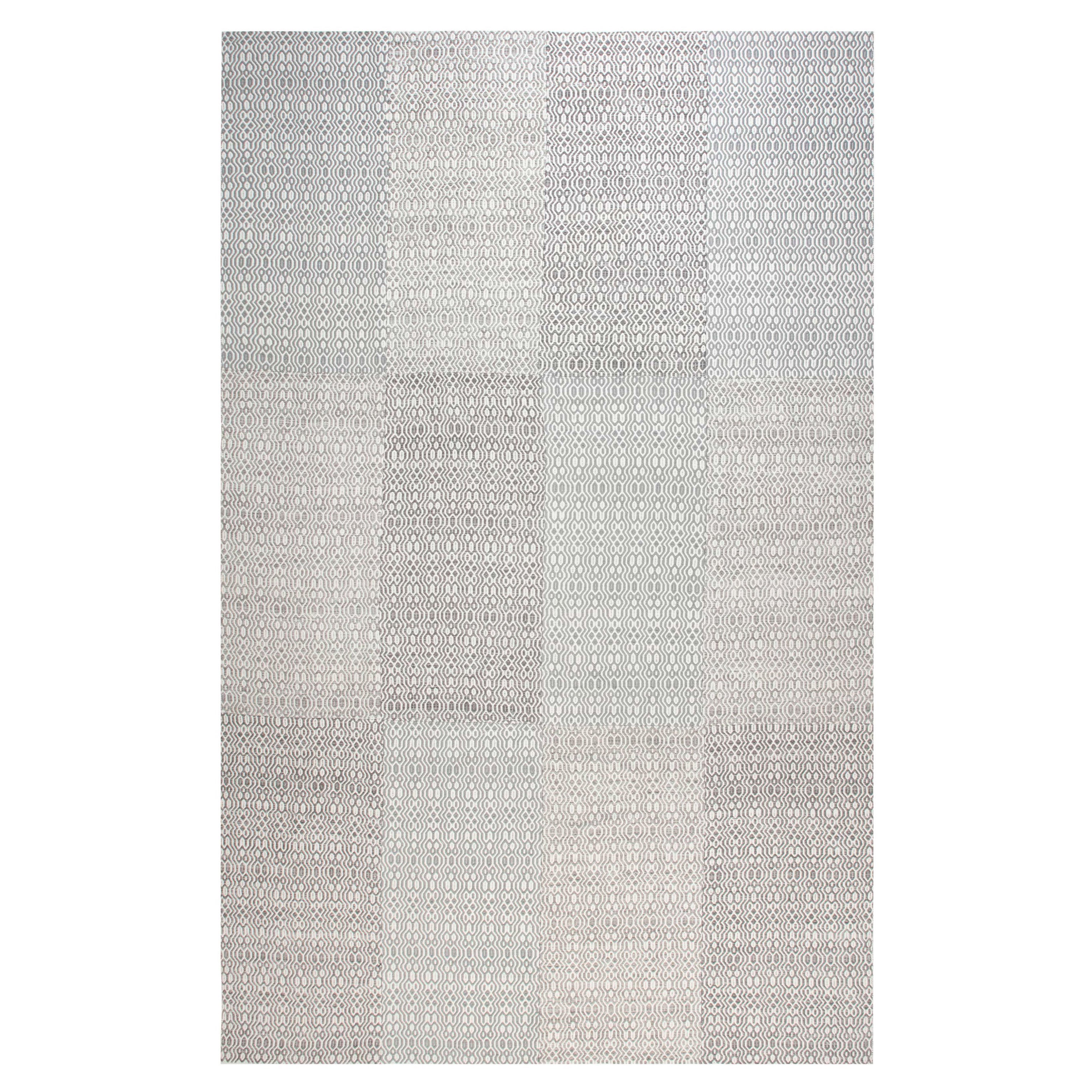 Tappeto contemporaneo in lana a trama piatta bianca e grigia di Doris White Blau