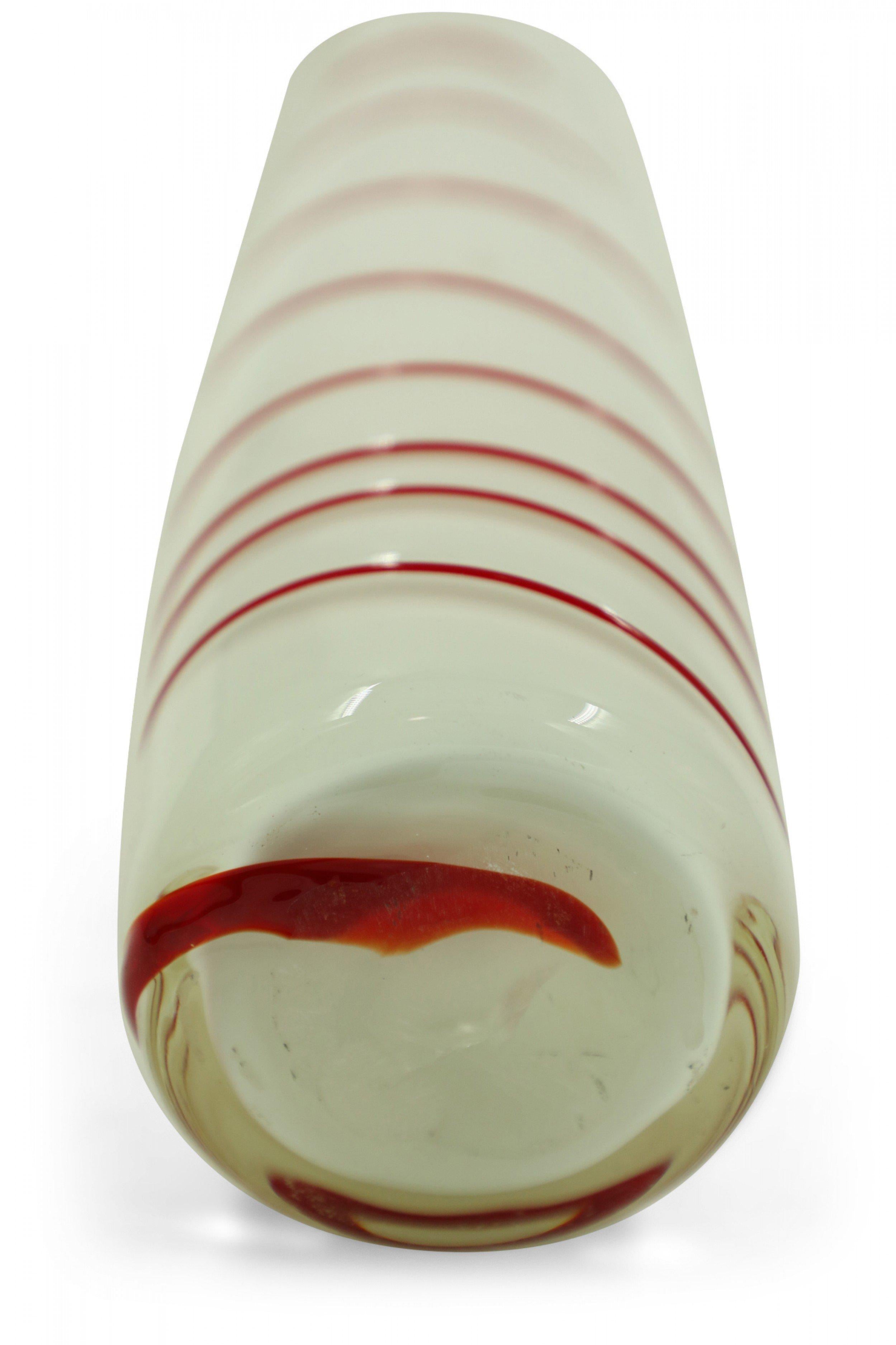 Vase contemporain en verre d'art bombé, blanc et rouge, au design de canne à sucre Bon état - En vente à Queens, NY