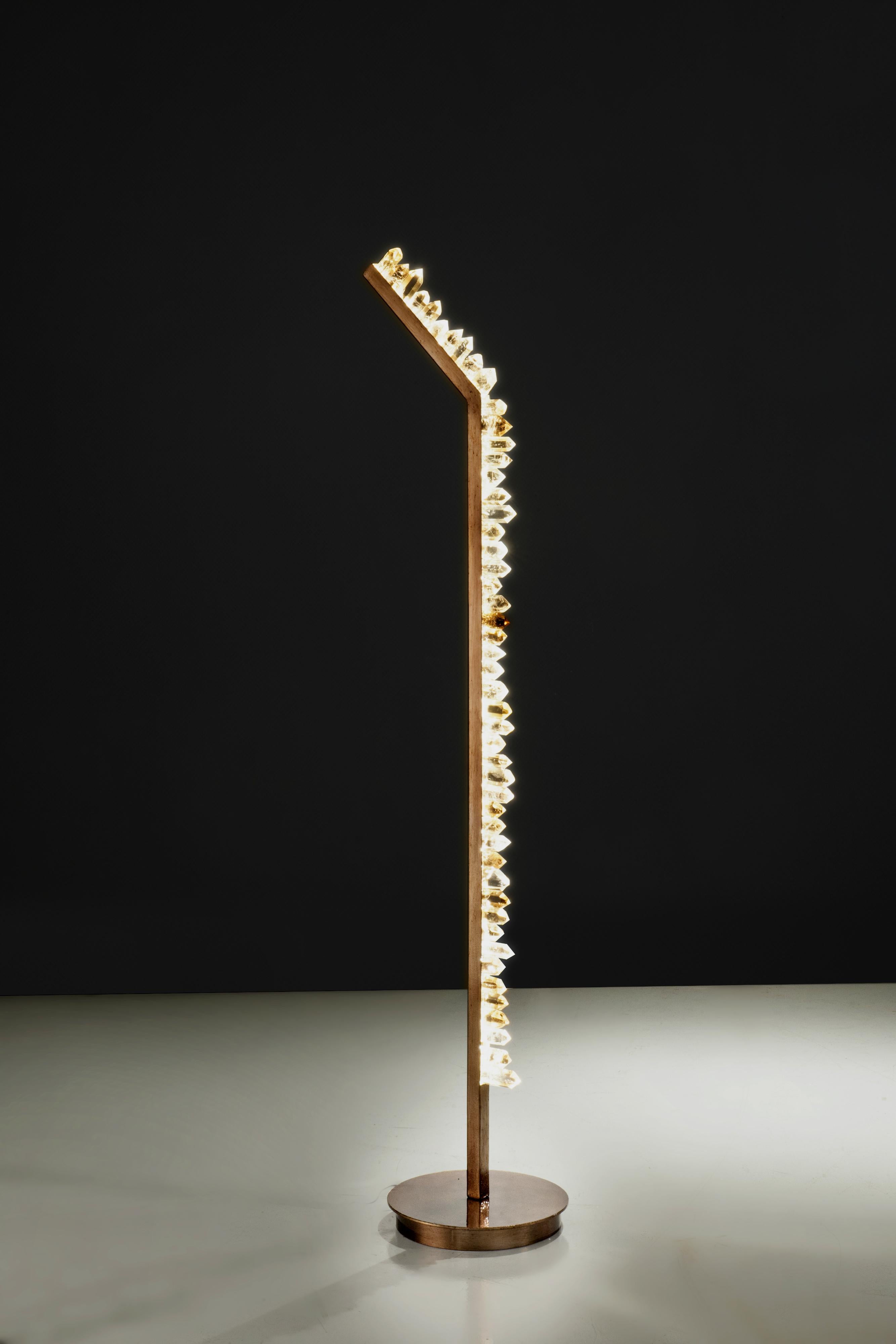 Hand-sculpted white and smoked quartz floor lamp by Aver
Sculpted lamp with quality natural quartz
Measures: 170 x 30 x 20 cm
01 X LED 7W / 450 lumens.