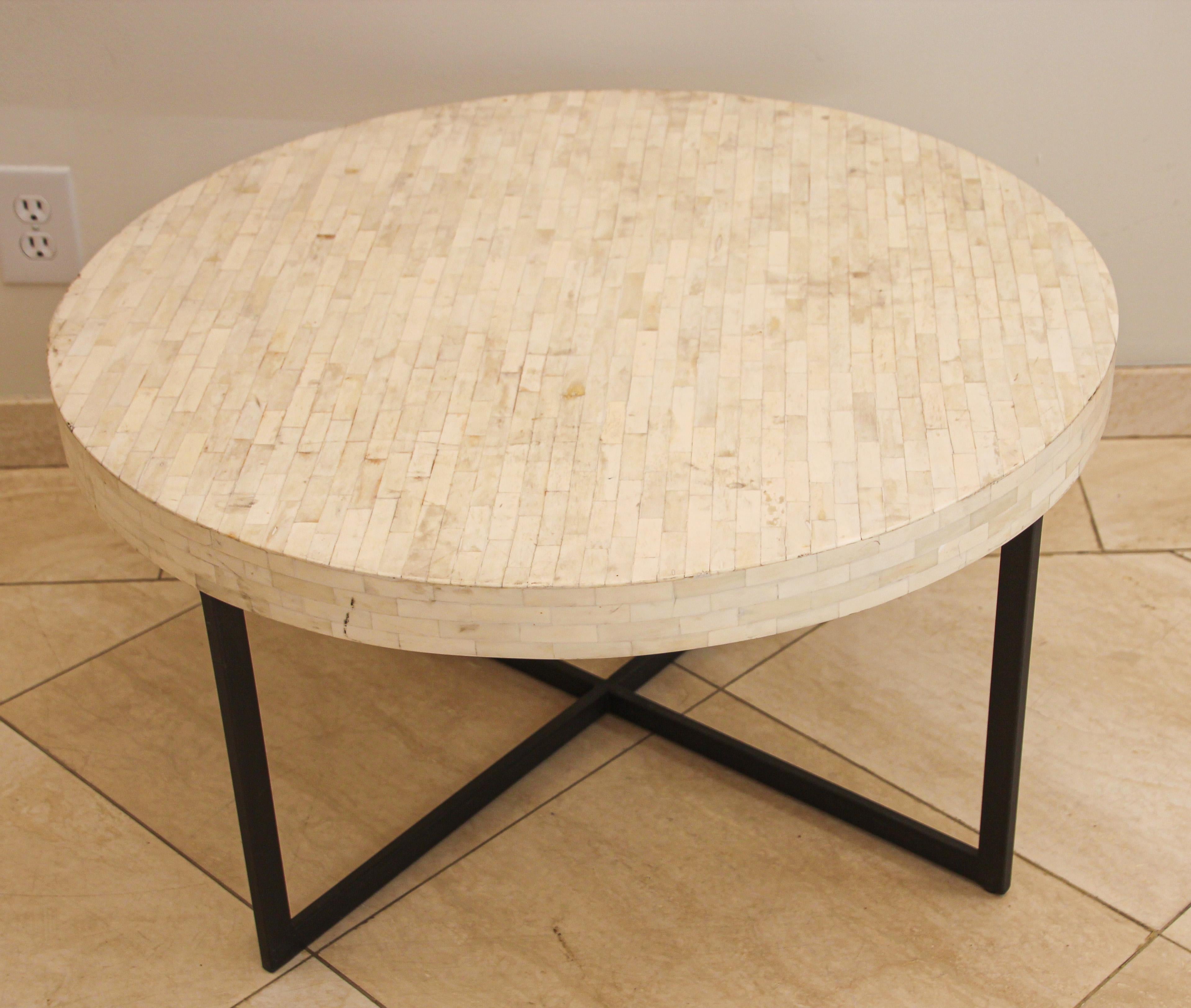 Contemporary White Bone Inlay Round Table For Sale 2