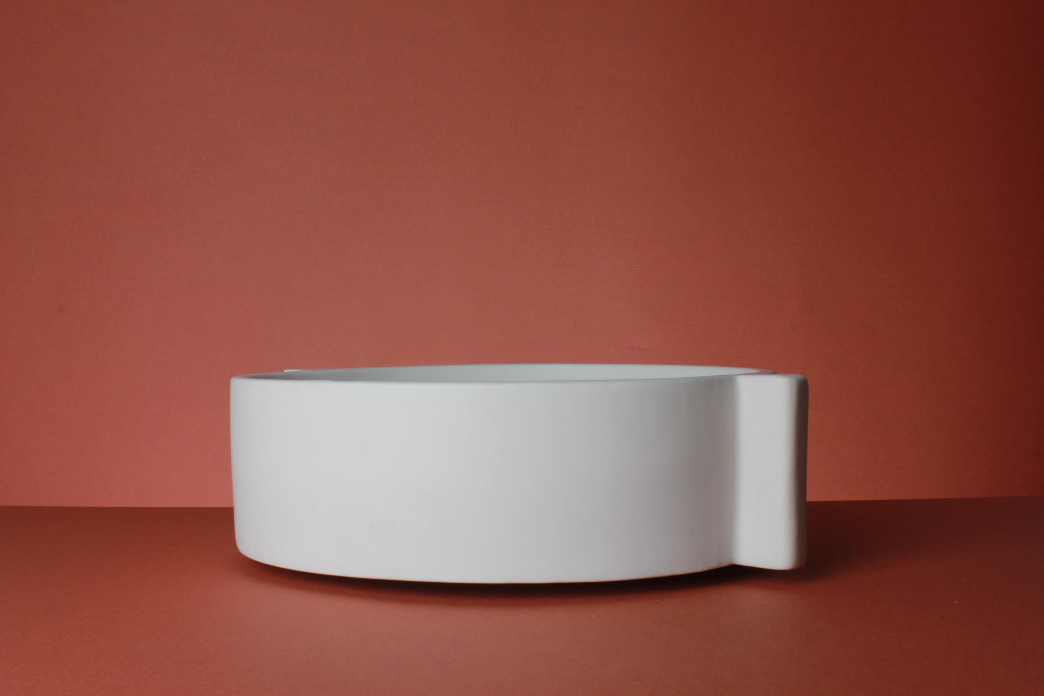 Moderne Saladier contemporain en céramique blanche Plat à servir Fait main en vente