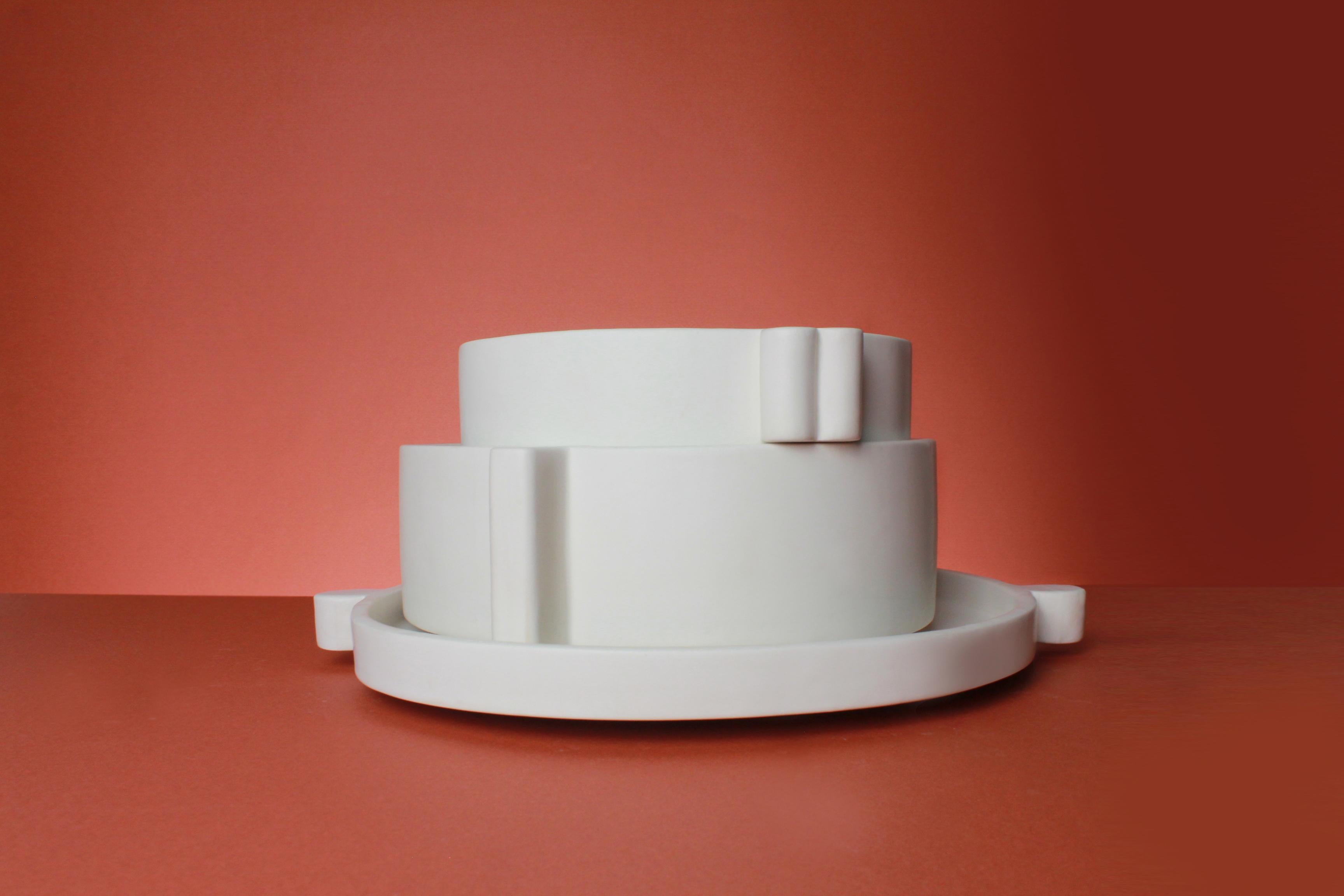 Zeitgenössisches weißes Keramik-Serviergeschirr und Teller, komplettes handgefertigtes Set (21. Jahrhundert und zeitgenössisch) im Angebot