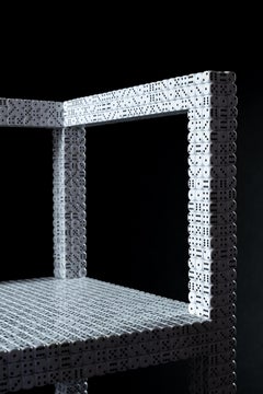 Sedia angolare bianca contemporanea realizzata a mano con 3300 dadi da Lagranja Design