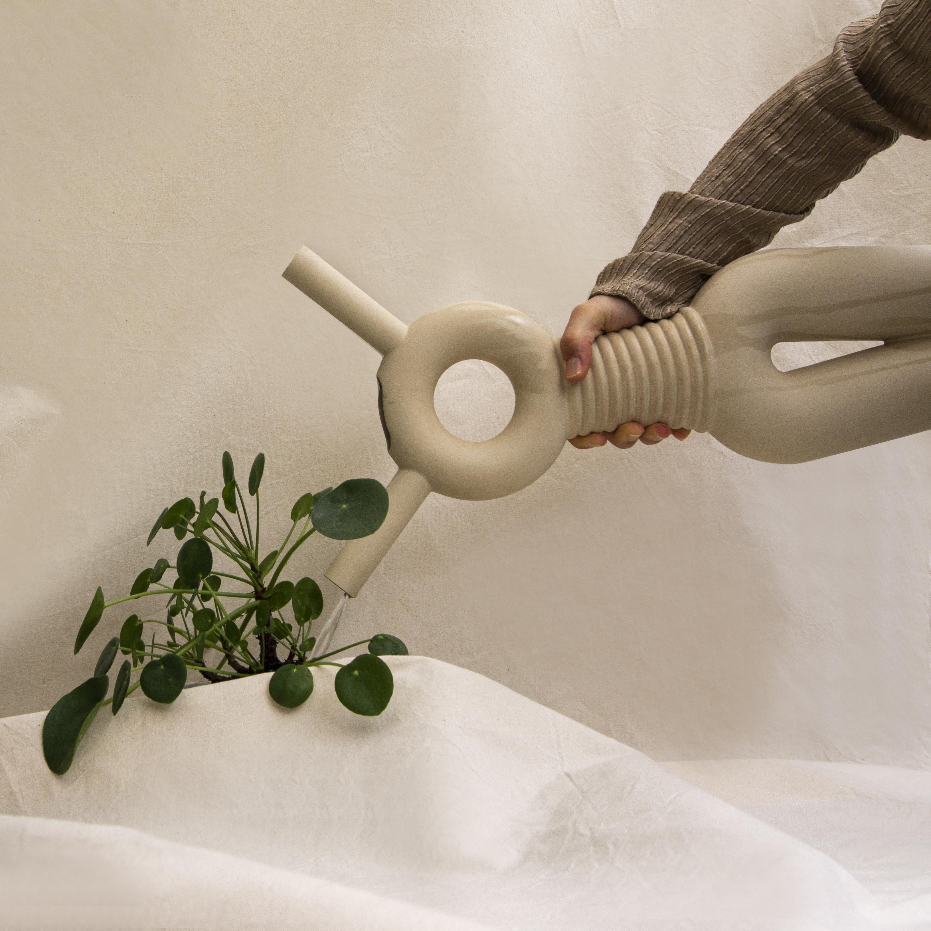 Céramique Canne à eau contemporaine en céramique blanche crème pour vases et jardin en vente