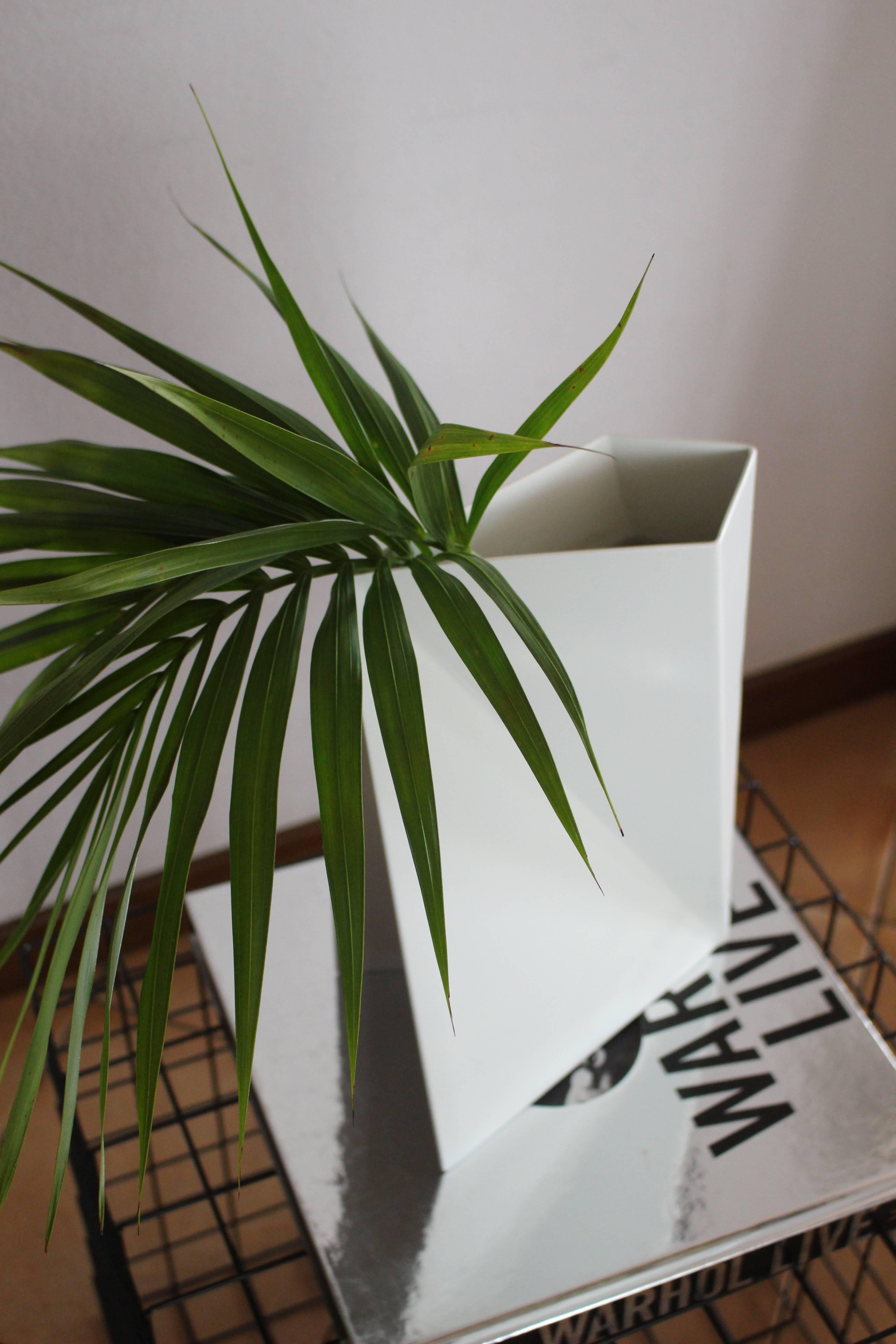 Italian Contemporary White Geometric Metal Tenere Vase For Sale