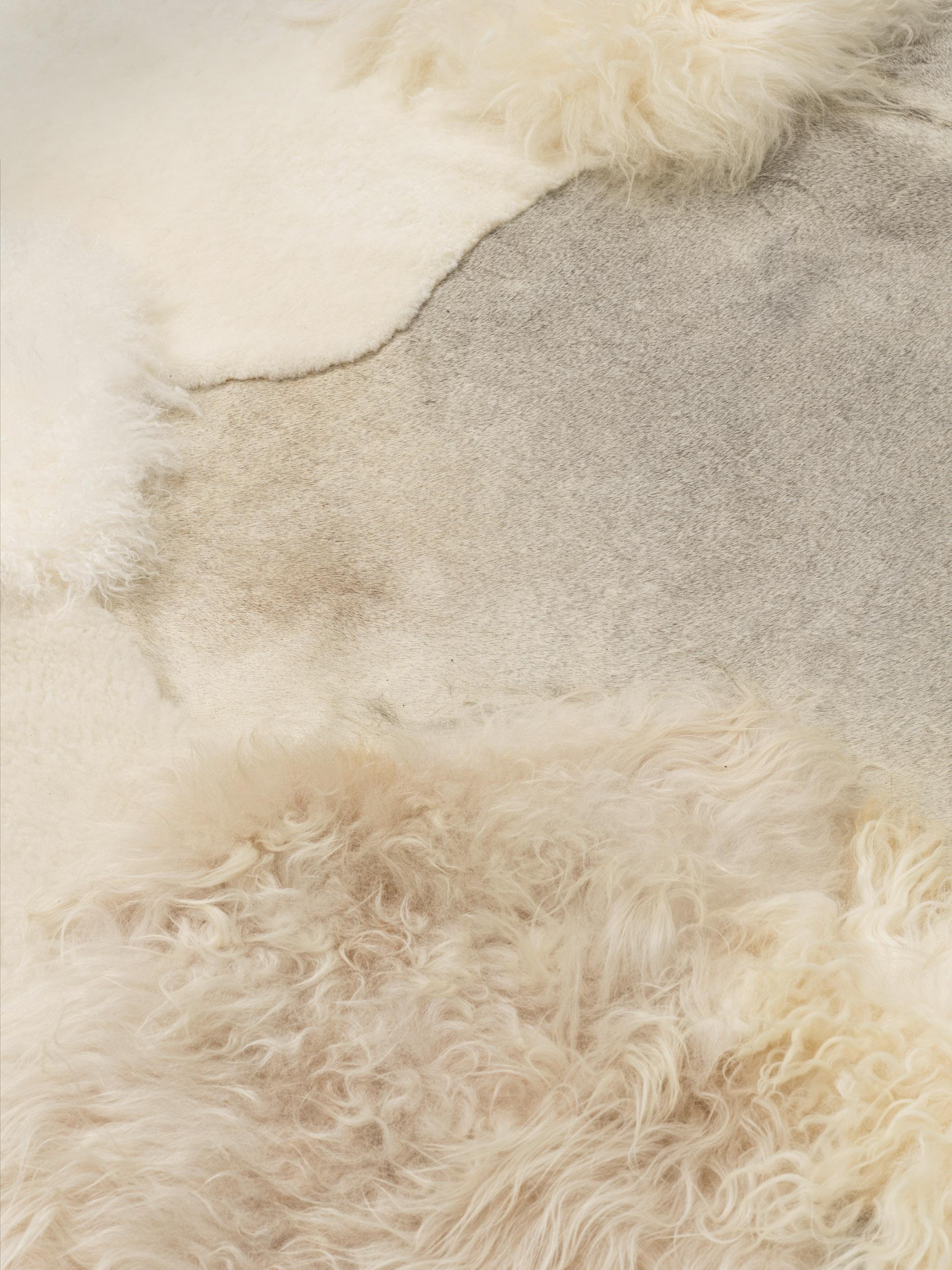 Contemporary White Grey Sheep skin customisable In New Condition For Sale In 1204, CH