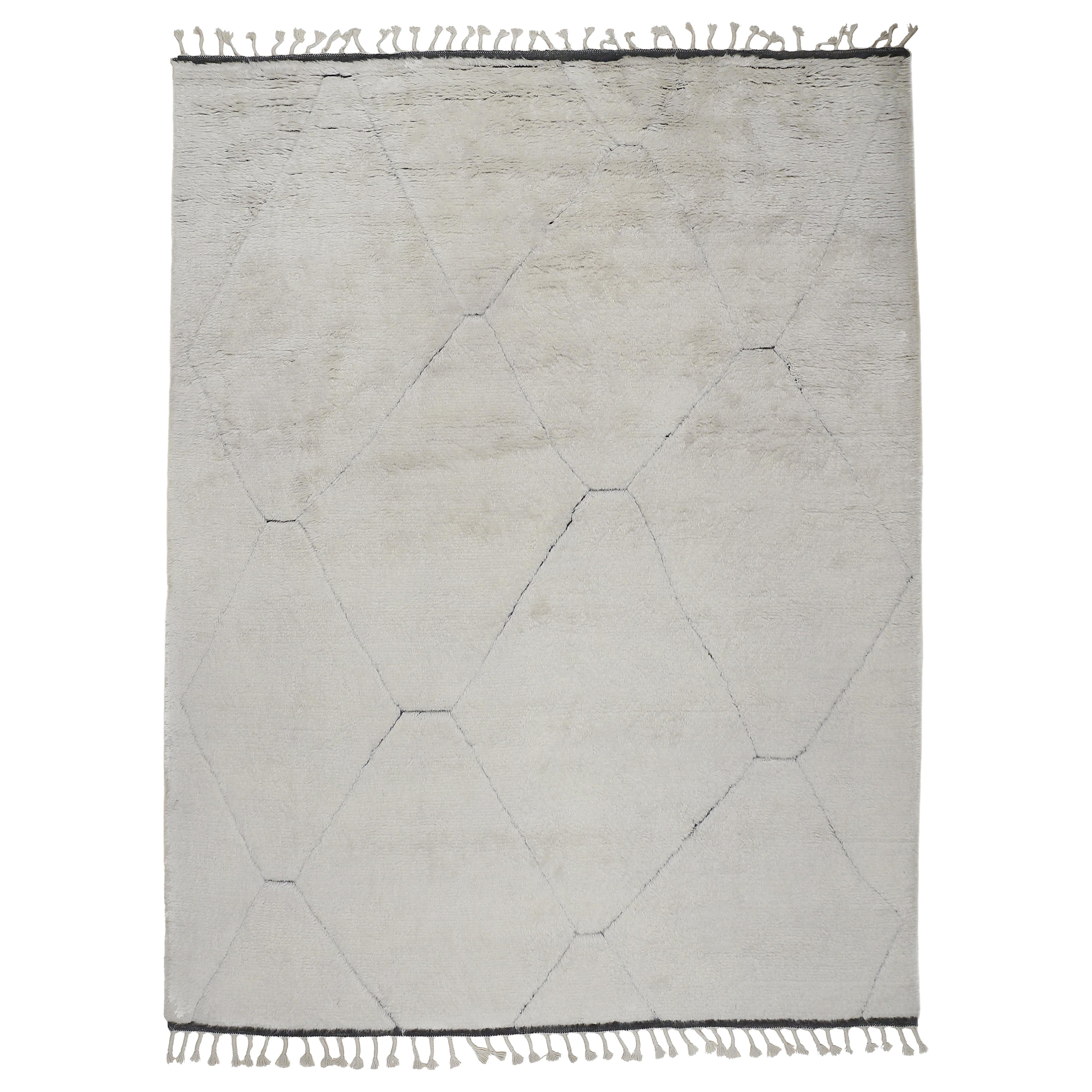 Zeitgenössischer weißer Boden Raumgröße Beni Ouarain Berberteppich im Angebot