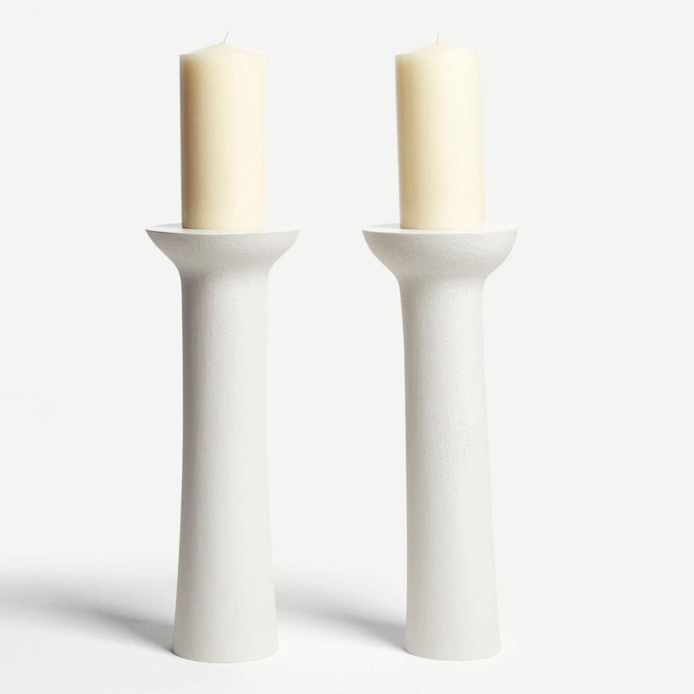 Moderne Porte-bougies contemporains en jesmonite blanche par Malgorzata Bany, lot de 2 en vente