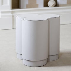 Sgabello contemporaneo in pelle bianca, Trinity di Stephane Parmentier per Giobagnara