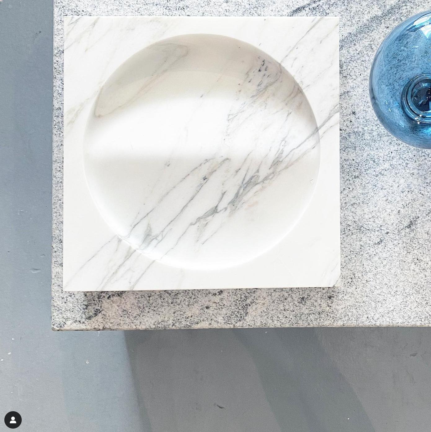 Bloque de mármol blanco contemporáneo Big Poche Rond de Henry Wilson en venta 3