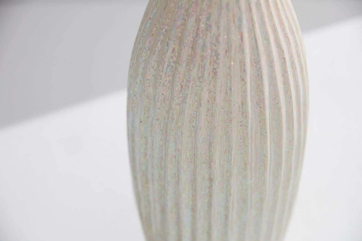 Sud-coréen Vase d'objet d'art contemporain en nacre blanche 13 en vente