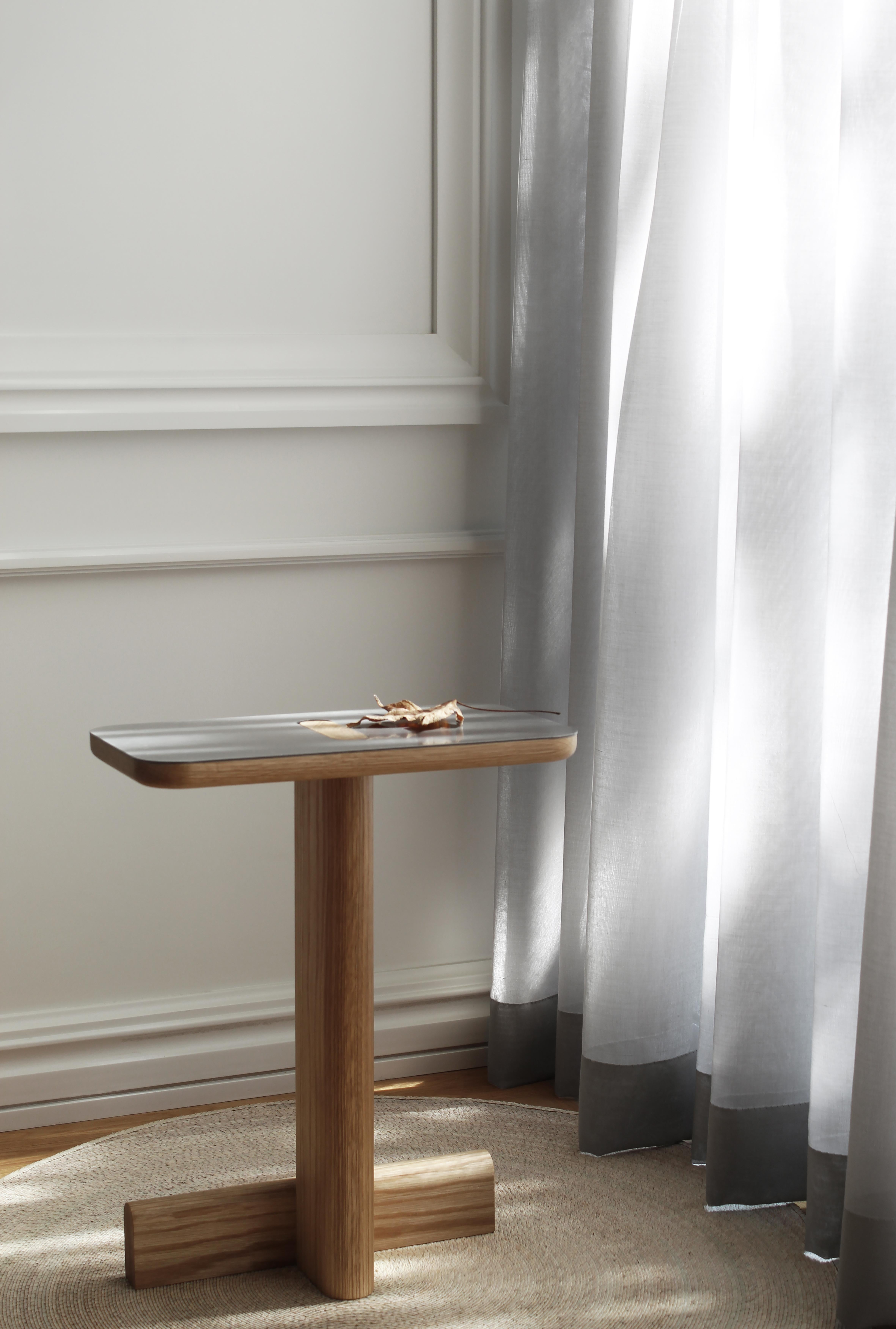 Contemporary white oak Hiko Side Table In New Condition For Sale In Mexico City, ME