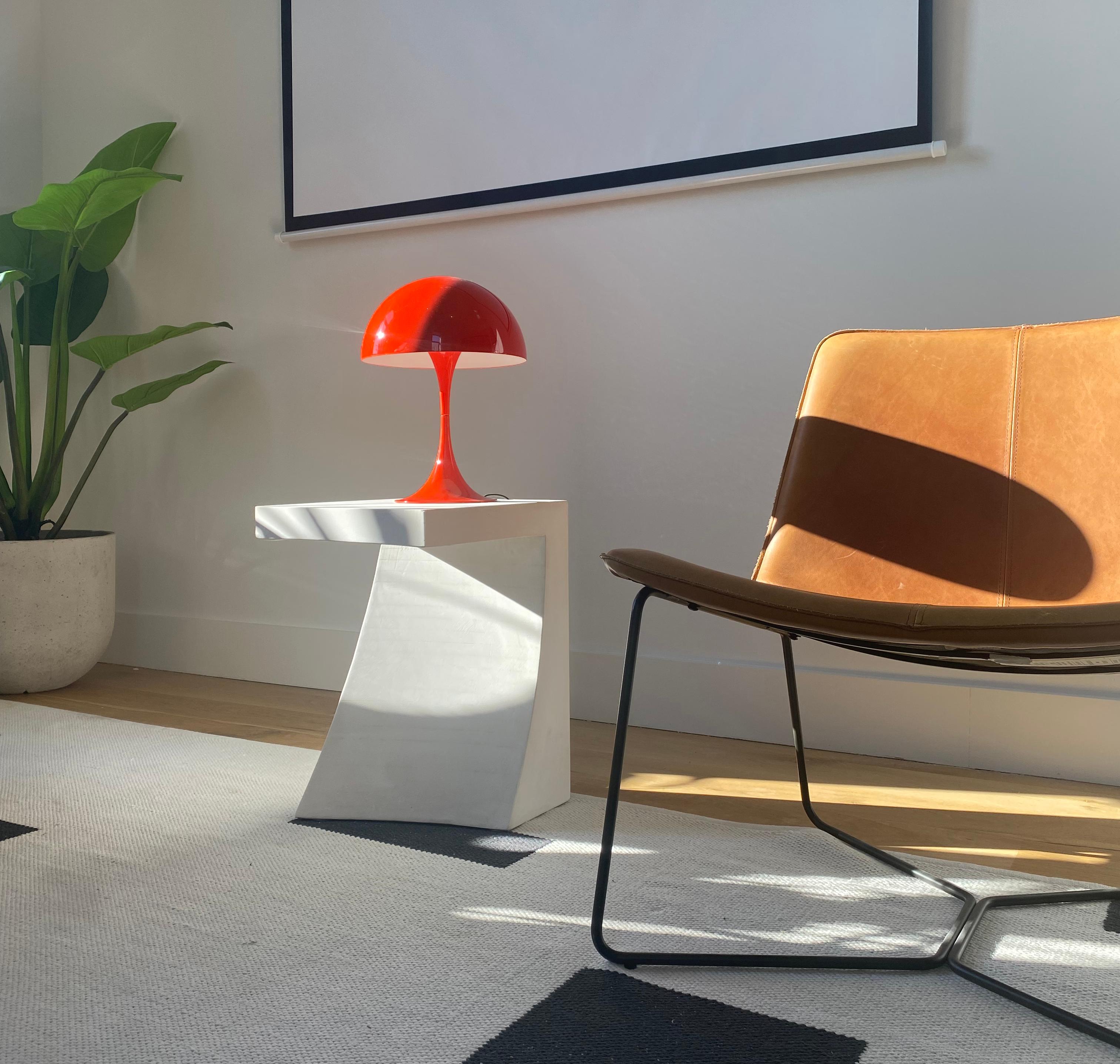 Escultura contemporánea de mesa auxiliar de escayola blanca de Studio Melrose Yeso en venta