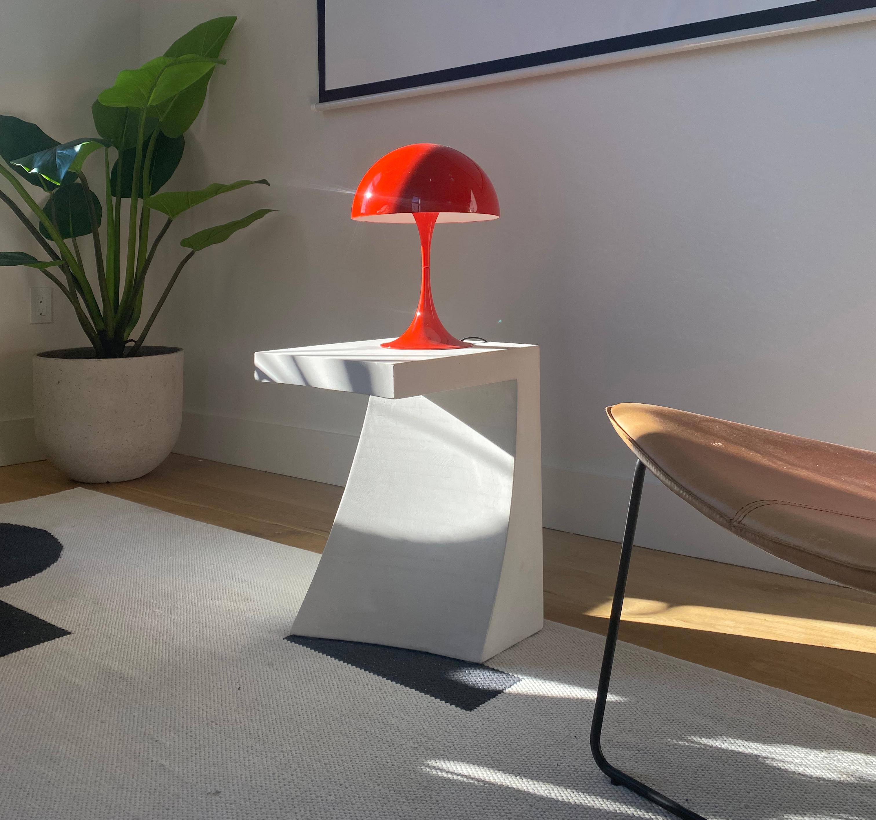 Escultura contemporánea de mesa auxiliar de escayola blanca de Studio Melrose en venta 1