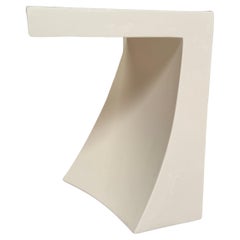 Contemporary White plaster Side Table Skulptur von Studio Melrose