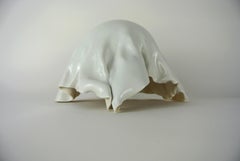 Objet contemporain en porcelaine blanche de l'artiste danoise Christine Roland