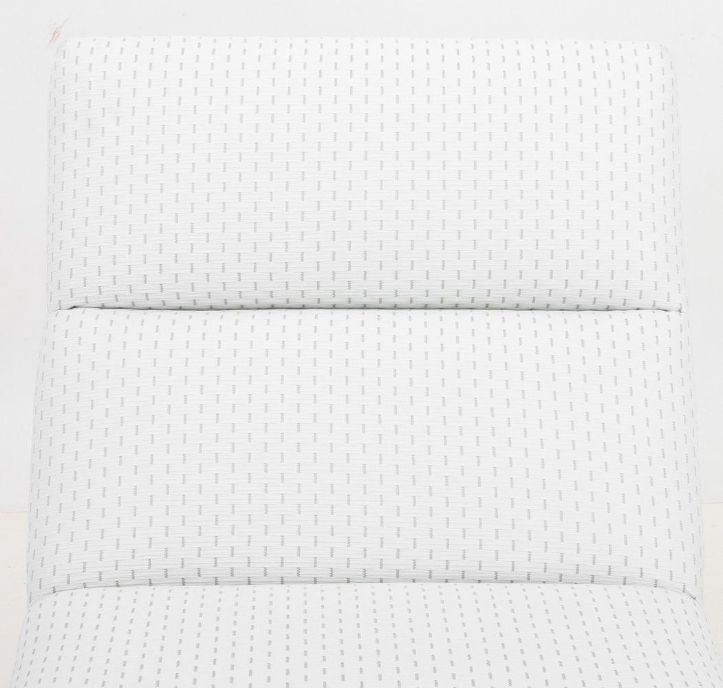 Chaise longue contemporaine tapissée en blanc en vente 1