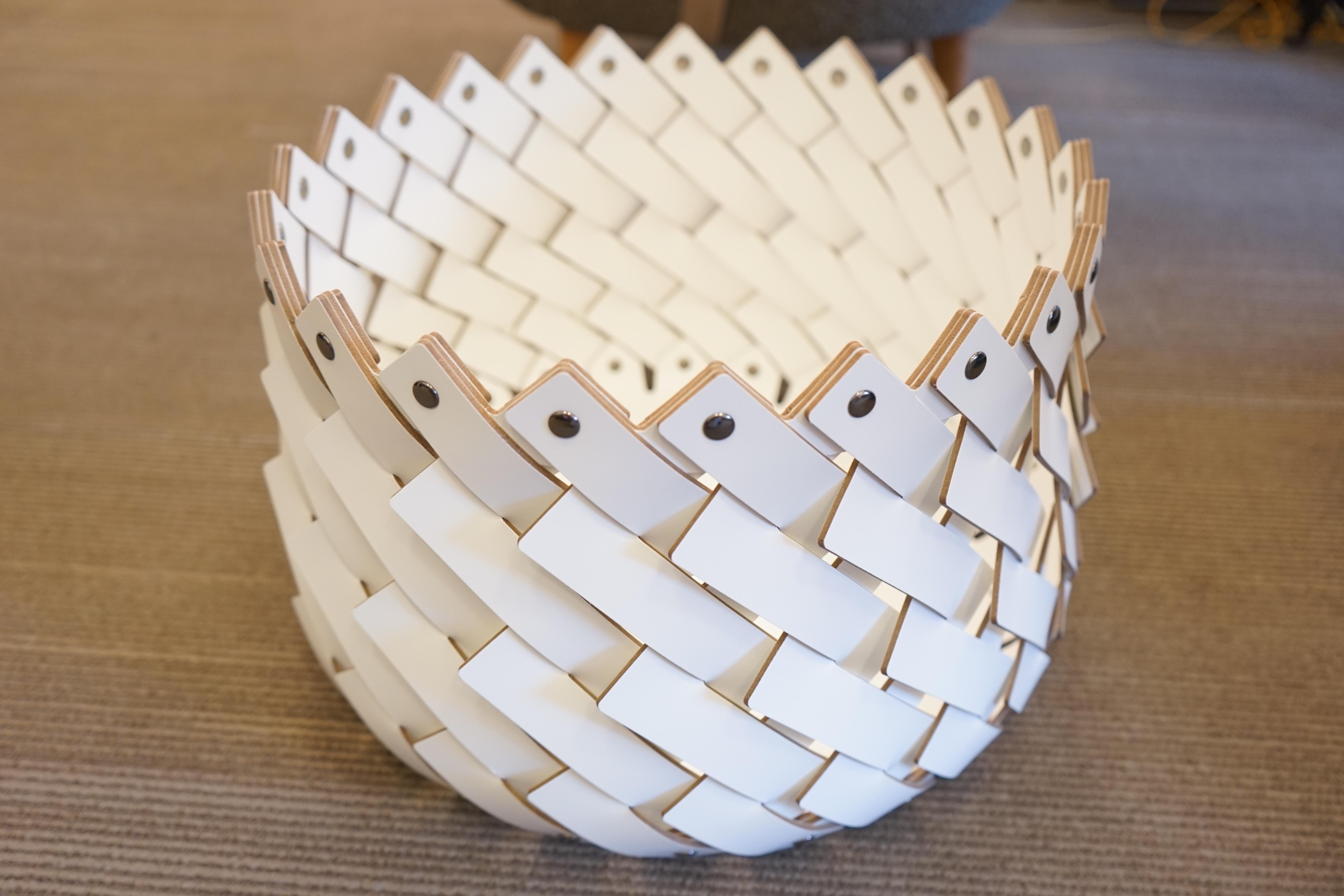Contemporary White Woven Leather Almeria Small Basket In New Condition In Aspen, CO