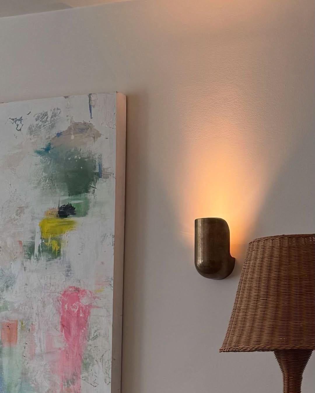 Aplique Contemporáneo Codo Ancho Latón Dorado by Henry Wilson Siglo XXI y contemporáneo en venta