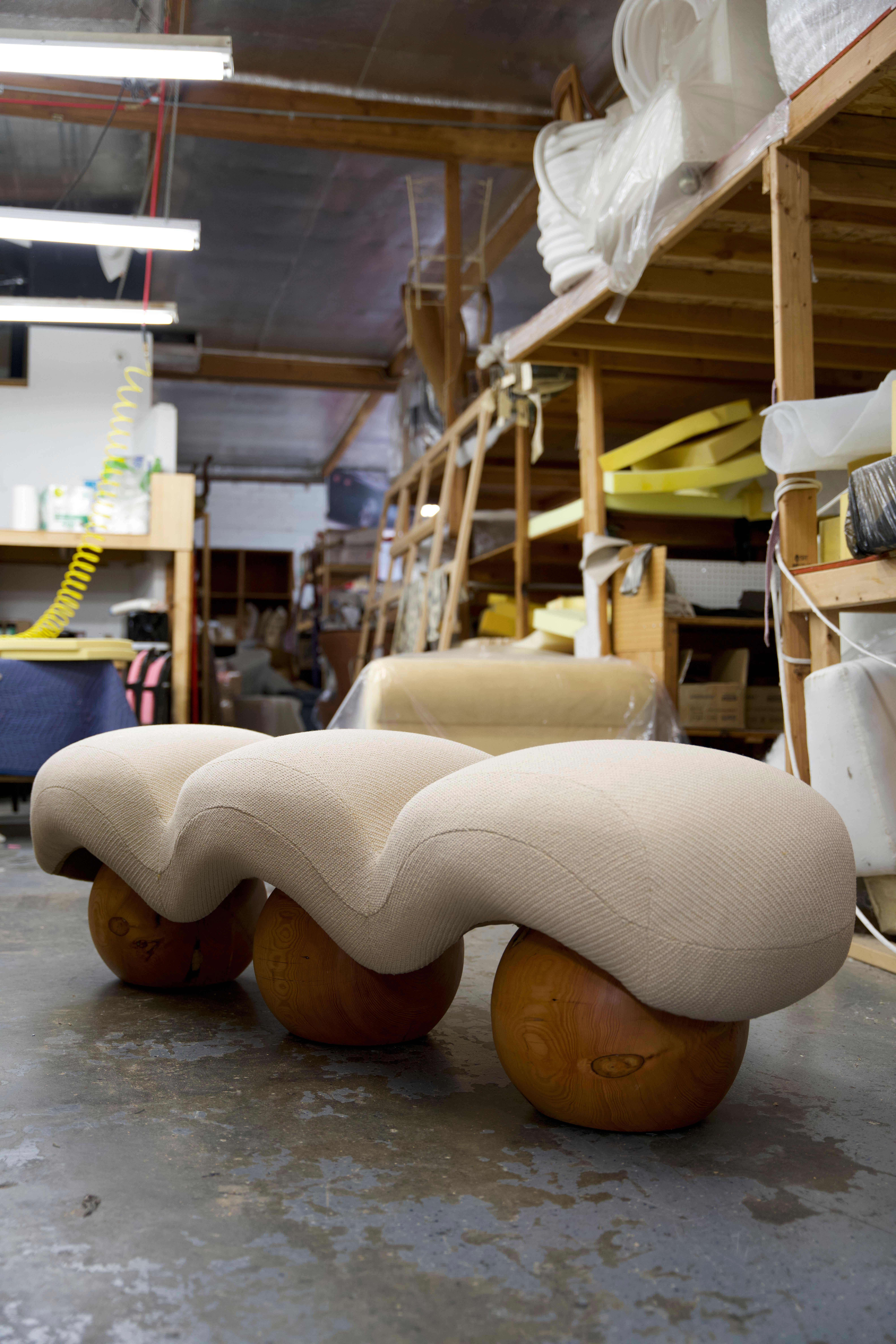 Travail du bois Banc Wiggle Contemporary en vente
