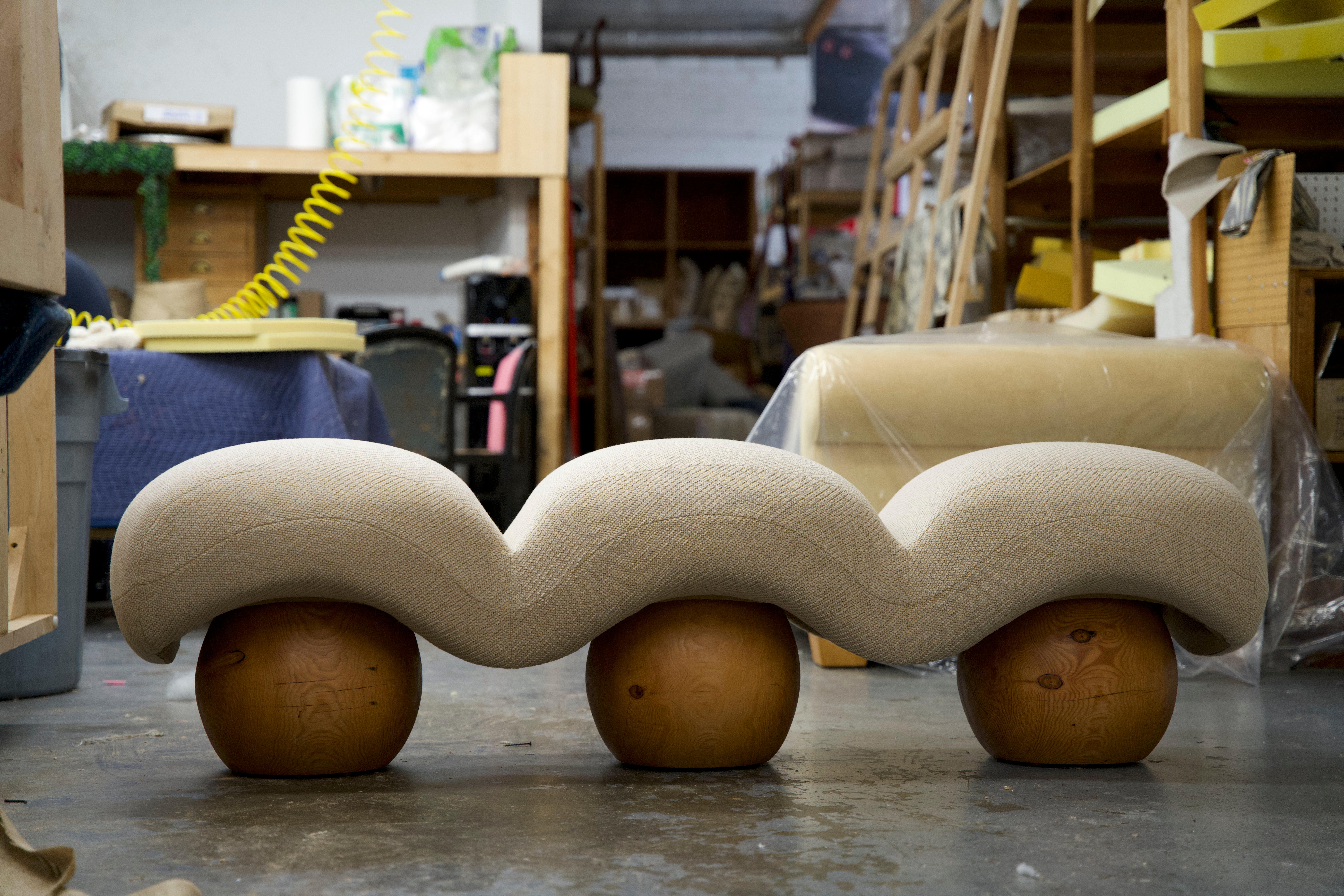 Banc Wiggle Contemporary Neuf - En vente à Los Angeles, CA
