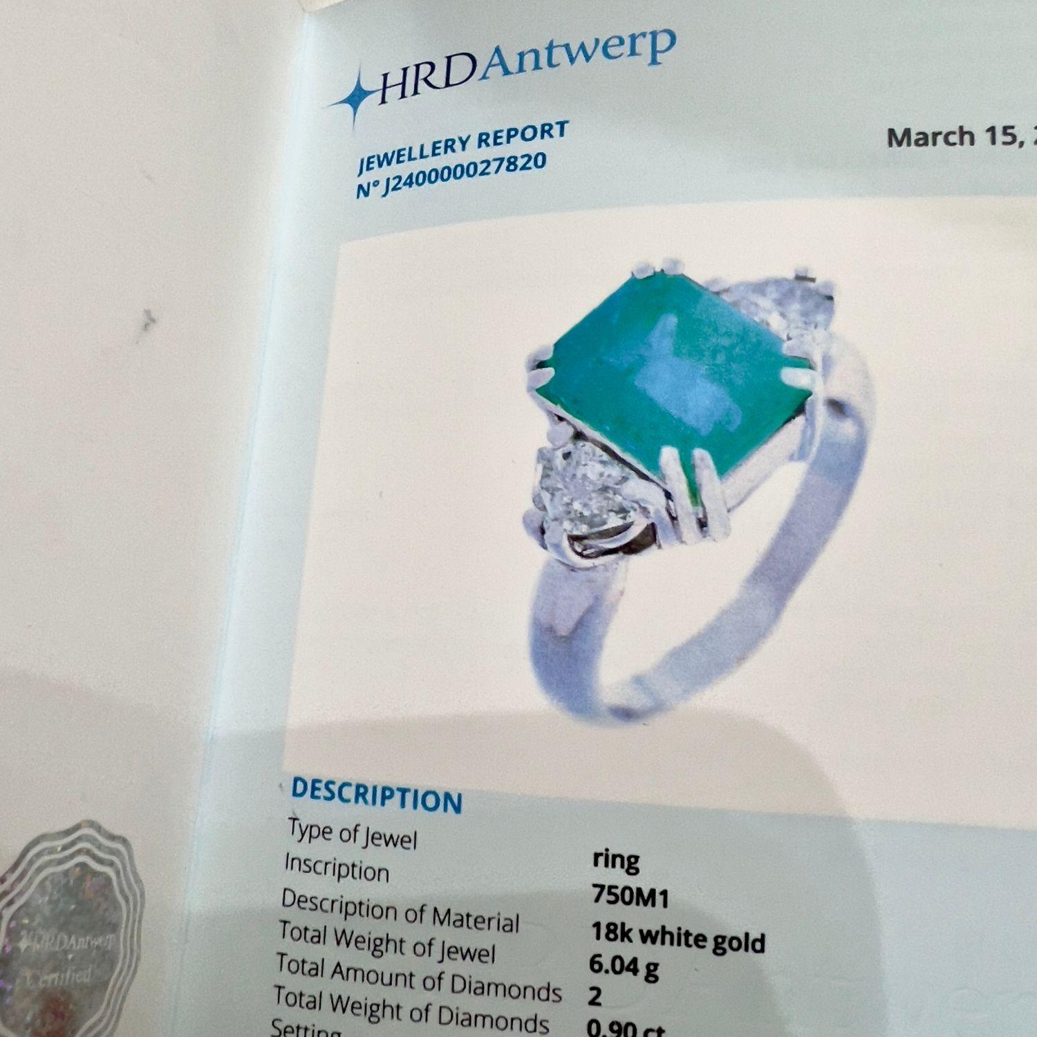 Women's Certified 0.80 carat Diamond and AA+ Emerald Cluster Ring For Sale