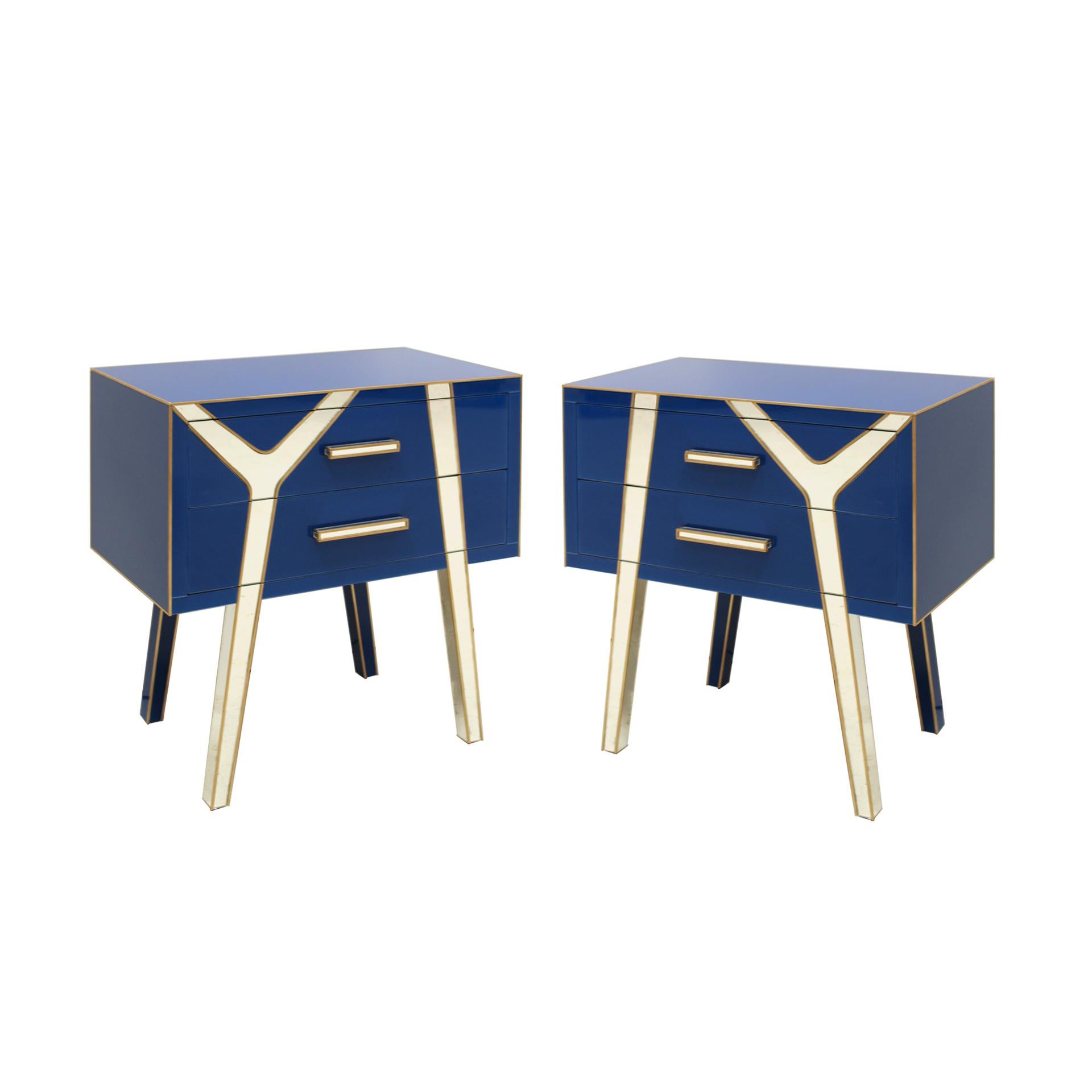 An elegant pair of bedside tables designed and produced by L.A Studio Interiorismo. Structure made of solid wood claded in blue and mirror glass with brass details. Composed of two drawers and asymmetric legs.
silver glass color and brass finials