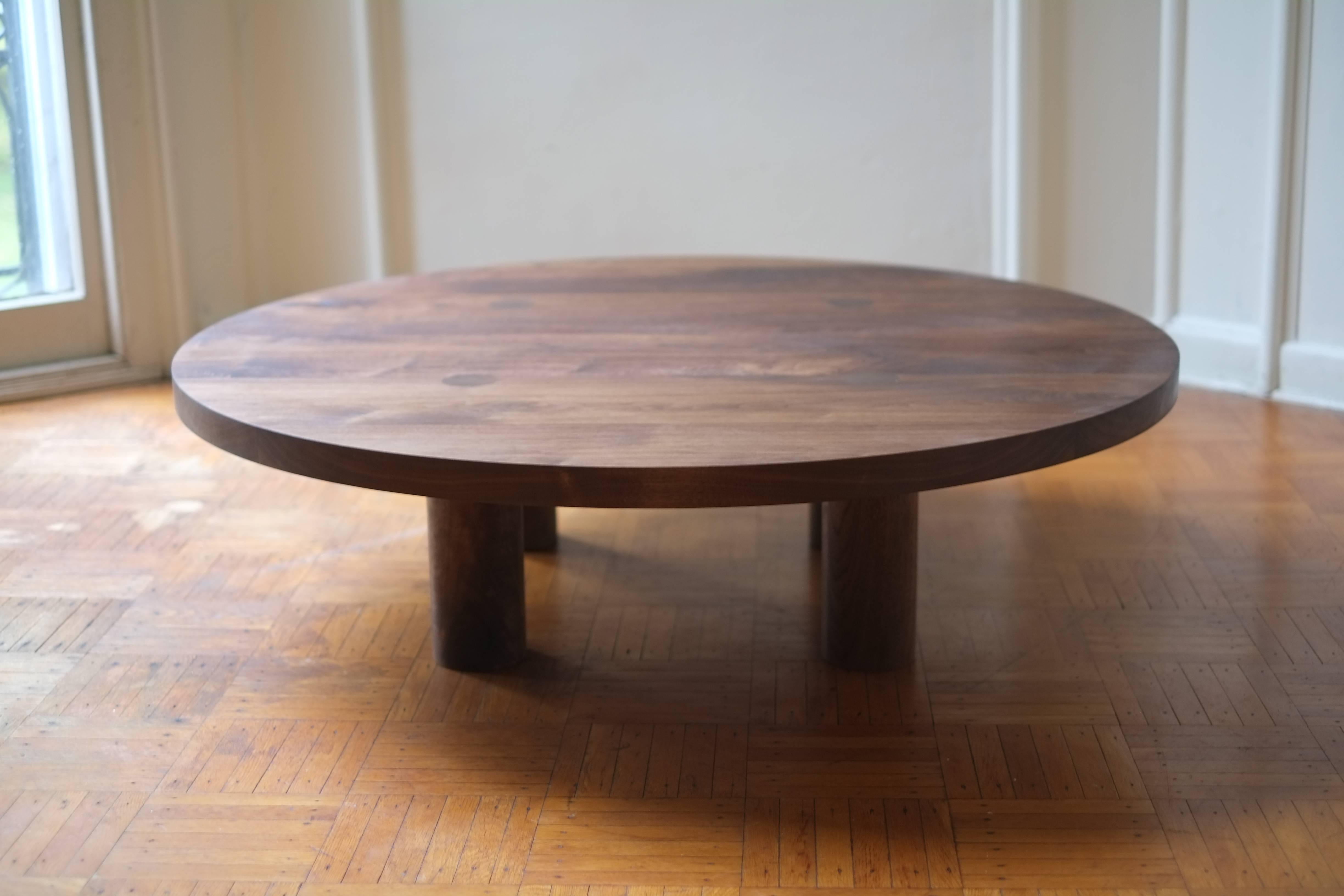 Fait main Table basse colonne contemporaine en bois en chêne blanc par Fort Standard en vente