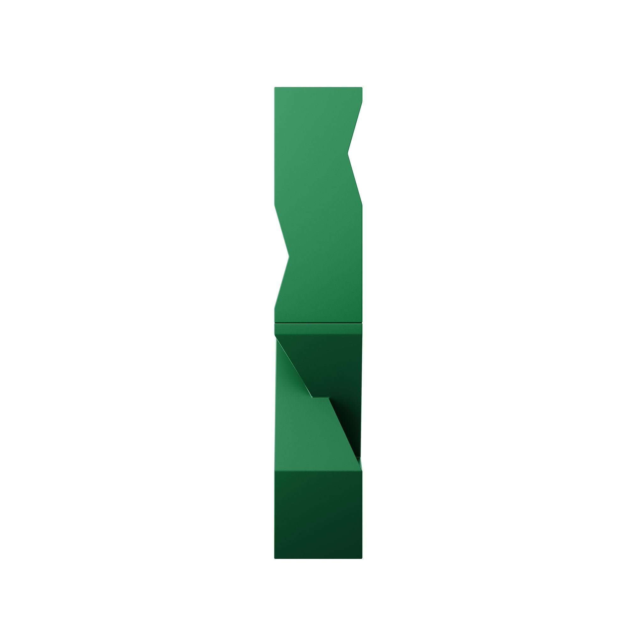 Introduce a unique and contemporary piece into your decor with our Totem in Green Lacquered Wood, meticulously handcrafted, and featuring facets. This totem is not just an artistic expression but a manifestation of modern design, standing out