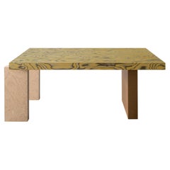 Table de salle à manger contemporaine en bois plaqué. ALPI plateau de table jaune plaqué Sottsasss