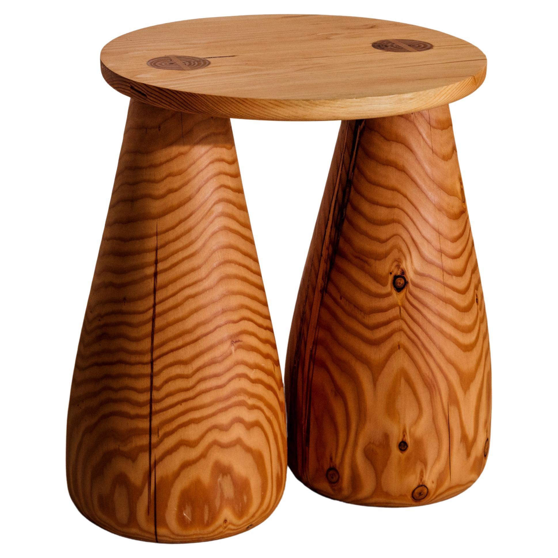 Tavolino a campana in legno contemporaneo