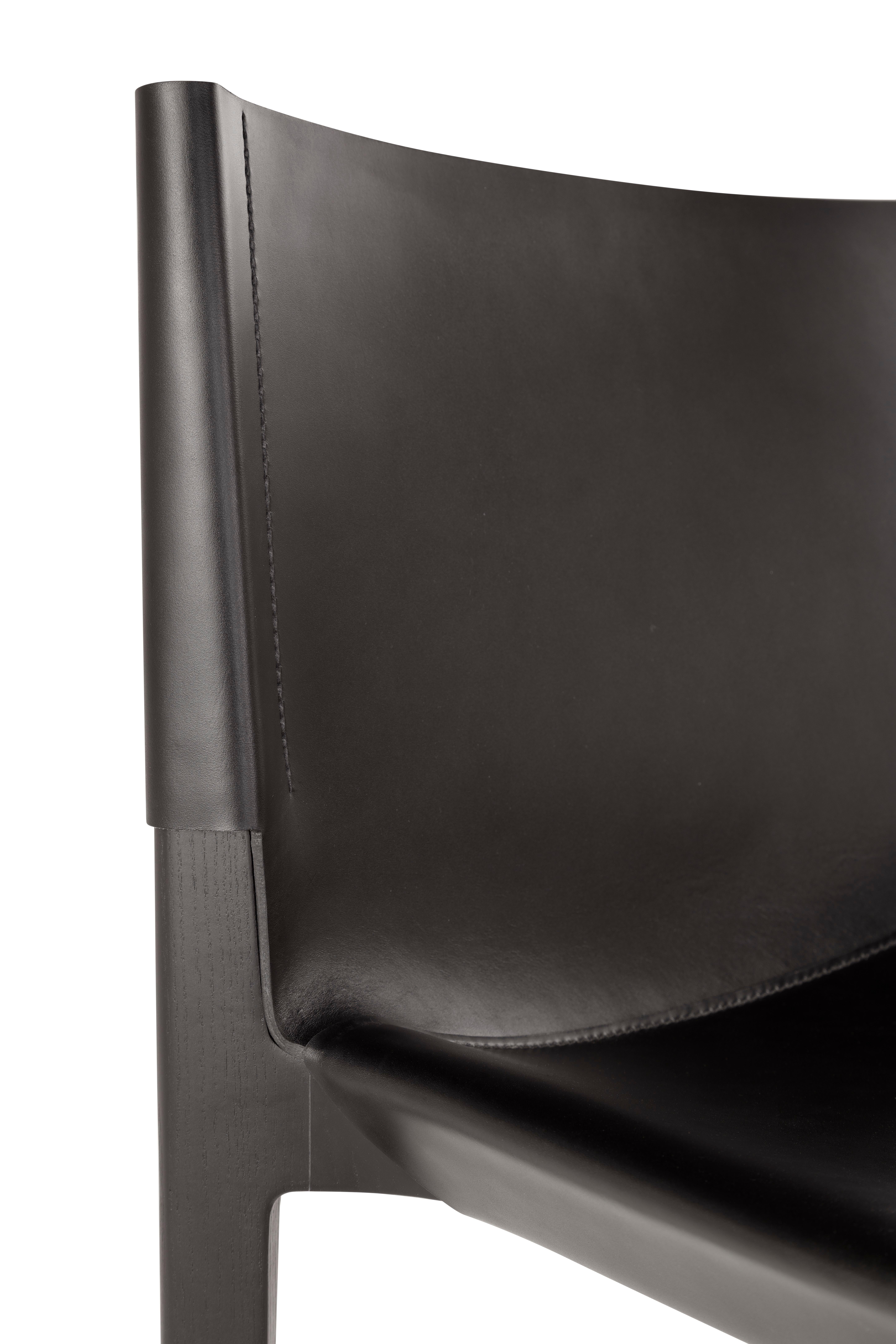 Zeitgenössischer schwarzer Holzstuhl 'Stilt', Cuoio Leder im Angebot 5