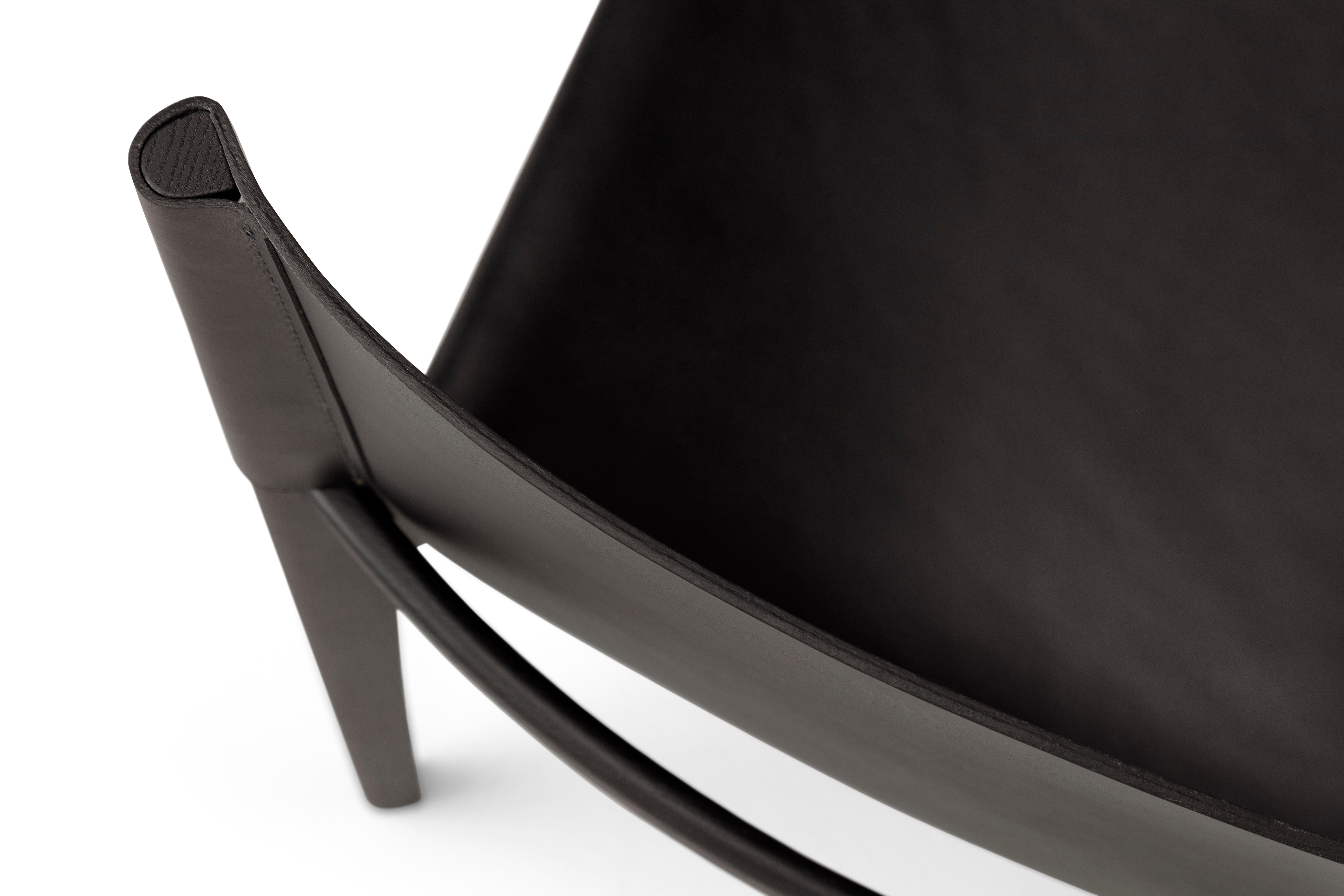 Zeitgenössischer schwarzer Holzstuhl 'Stilt', Cuoio Leder im Angebot 7