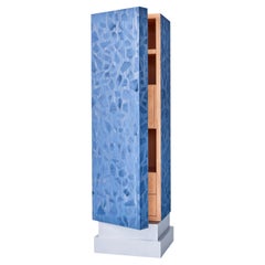 Armoire contemporaine en bois peint en bleu, armoire à colonnes par Ward Wijnant