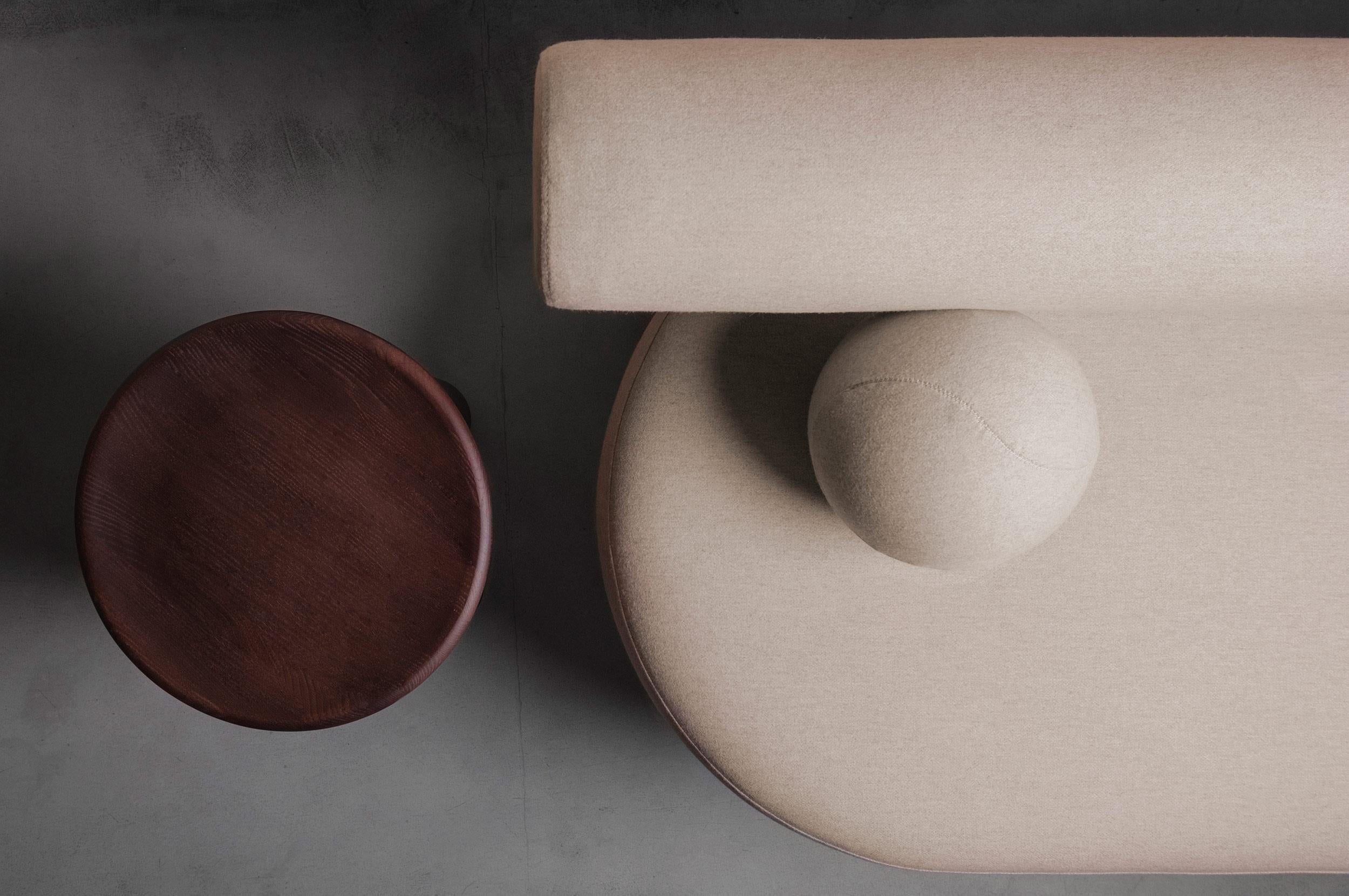 Contemporary Couchtisch oder Beistelltisch aus Holz 'Freyja 1' von NOOM, Esche braun gebeizt (Asche) im Angebot