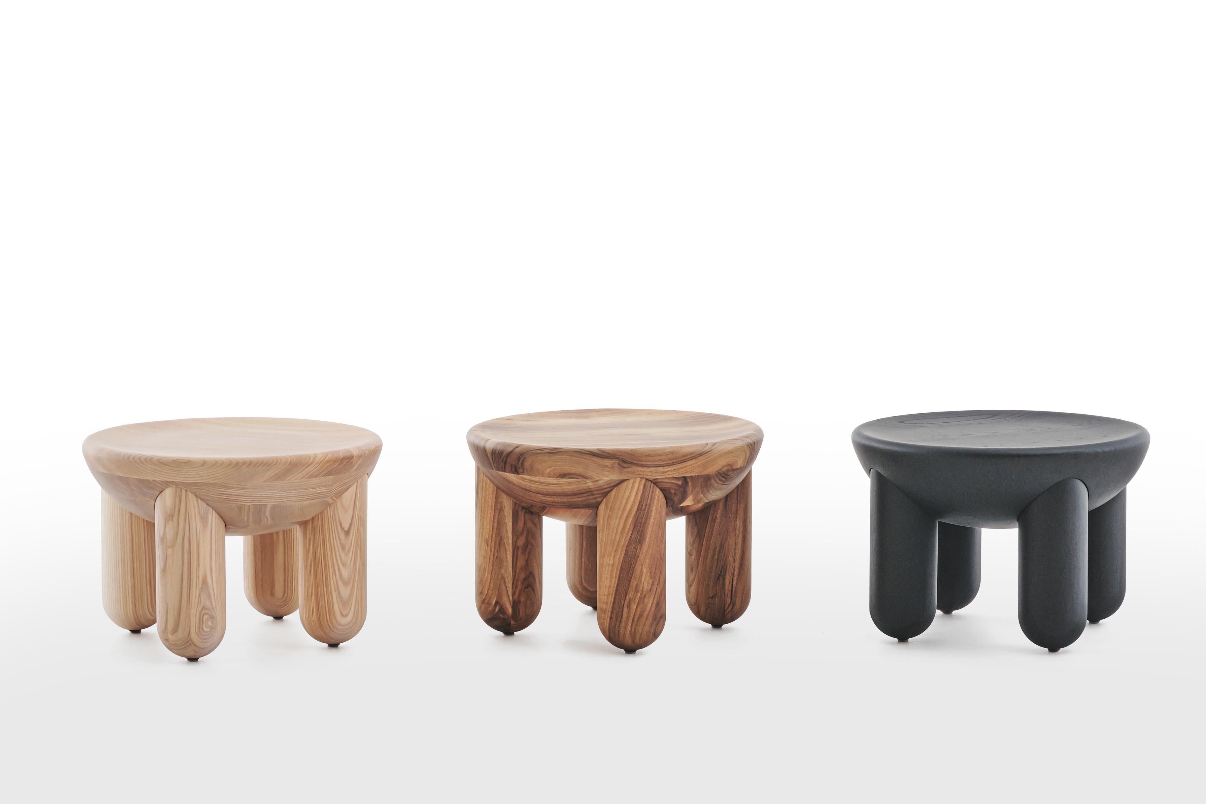 Contemporary Couchtisch oder Beistelltisch aus Holz 'Freyja 1' von NOOM, Esche braun gebeizt im Angebot 1