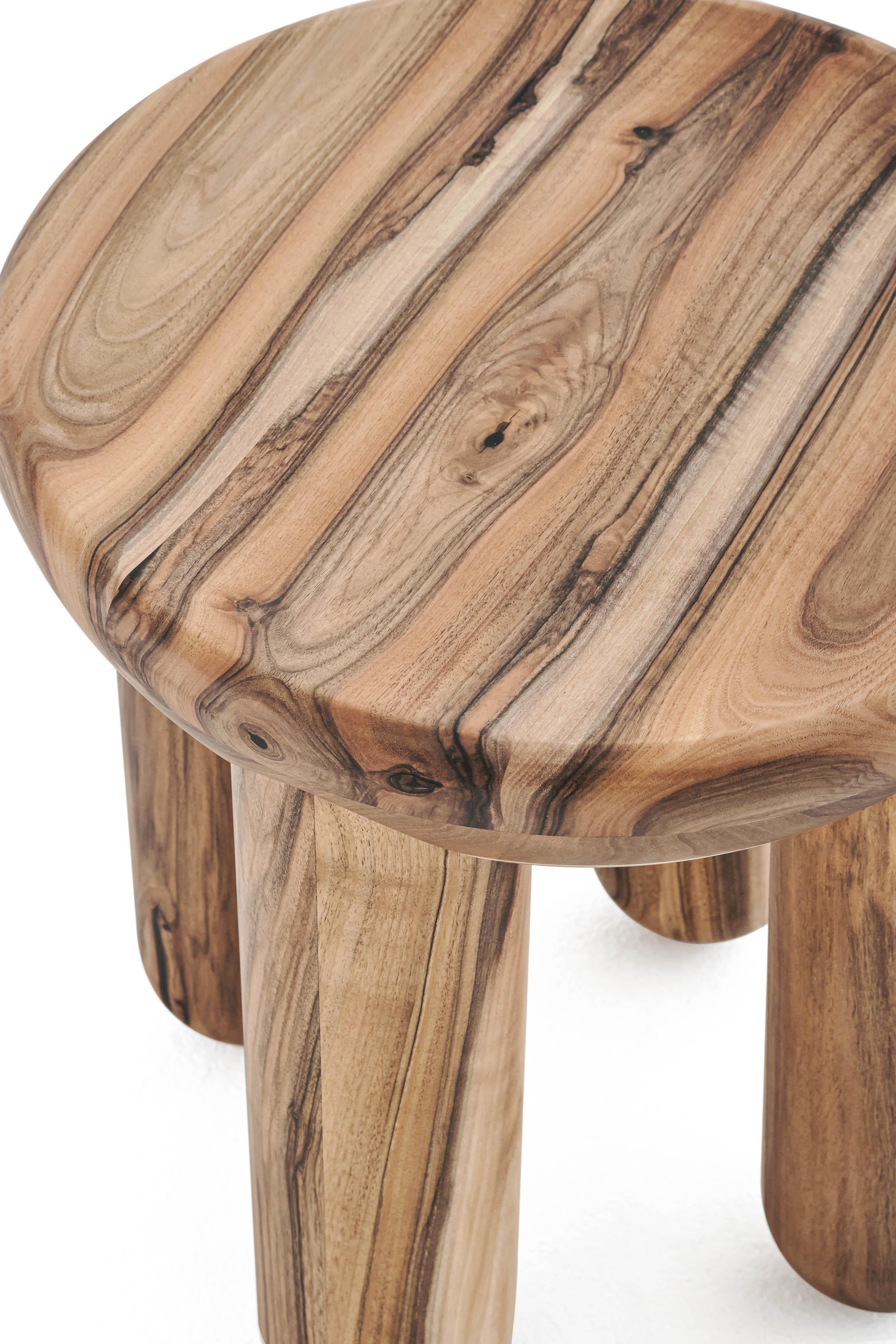 Ukrainien Table basse ou d'appoint contemporaine en bois 'Freyja 3' par NoOM, Noyer en vente