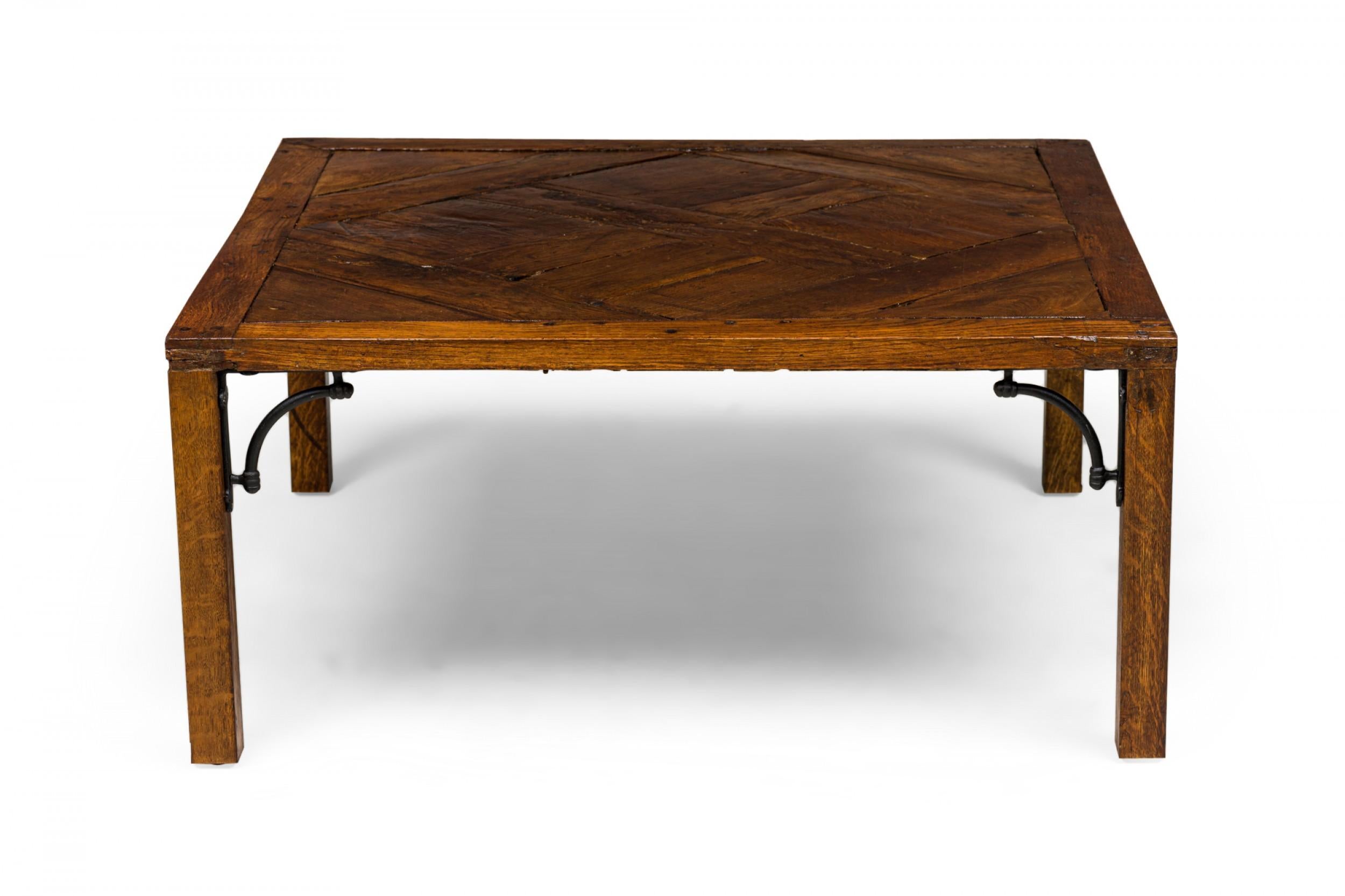 Moderno Tavolino da caffè contemporaneo in legno con pavimento in parquet in vendita